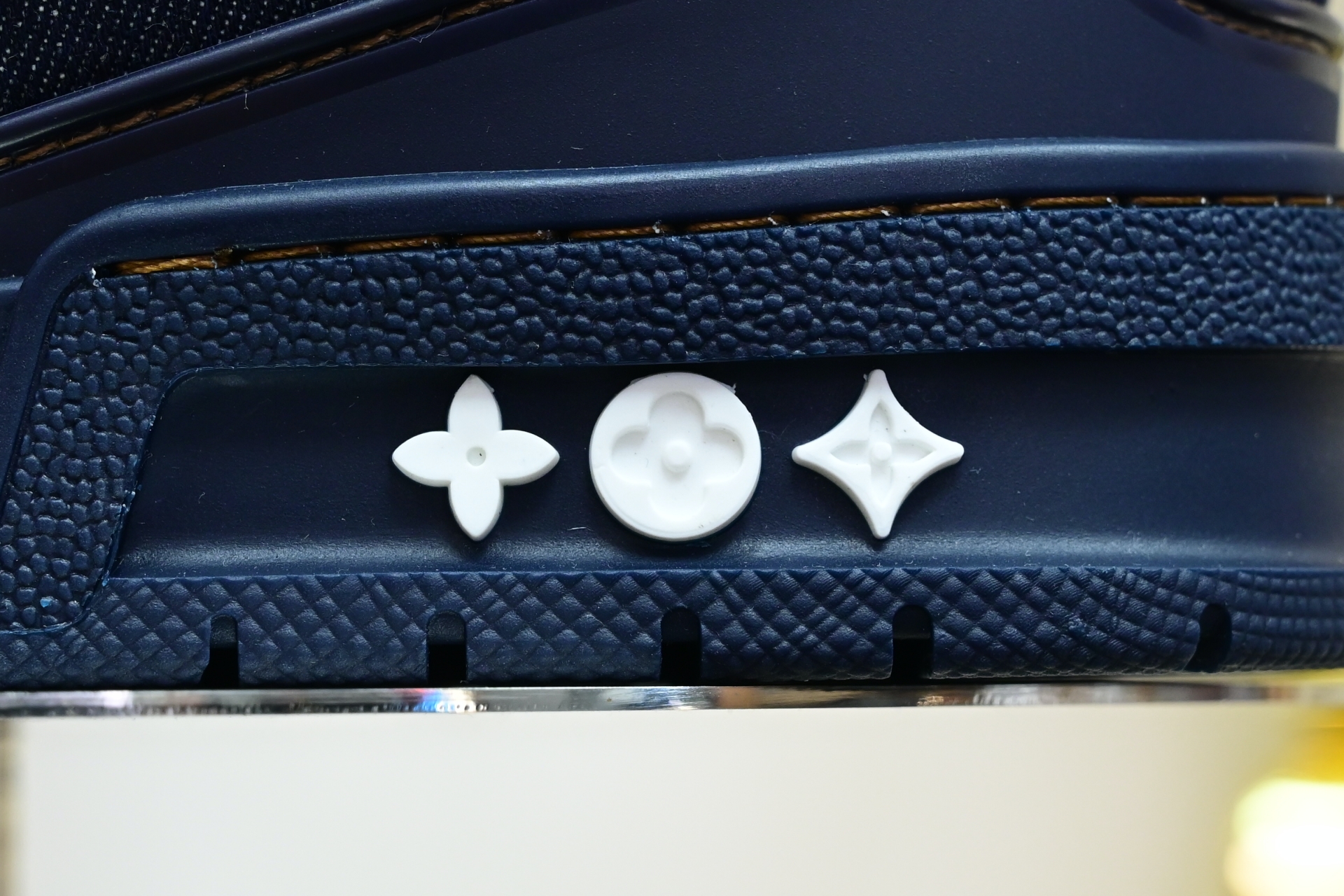 Louis Vuitton  LV   Trainer