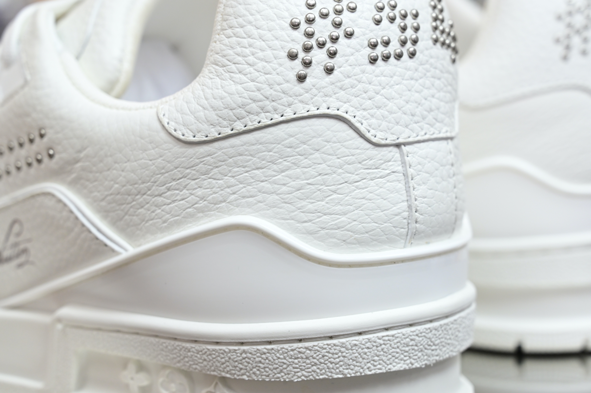 Louis Vuitton  LV   Trainer