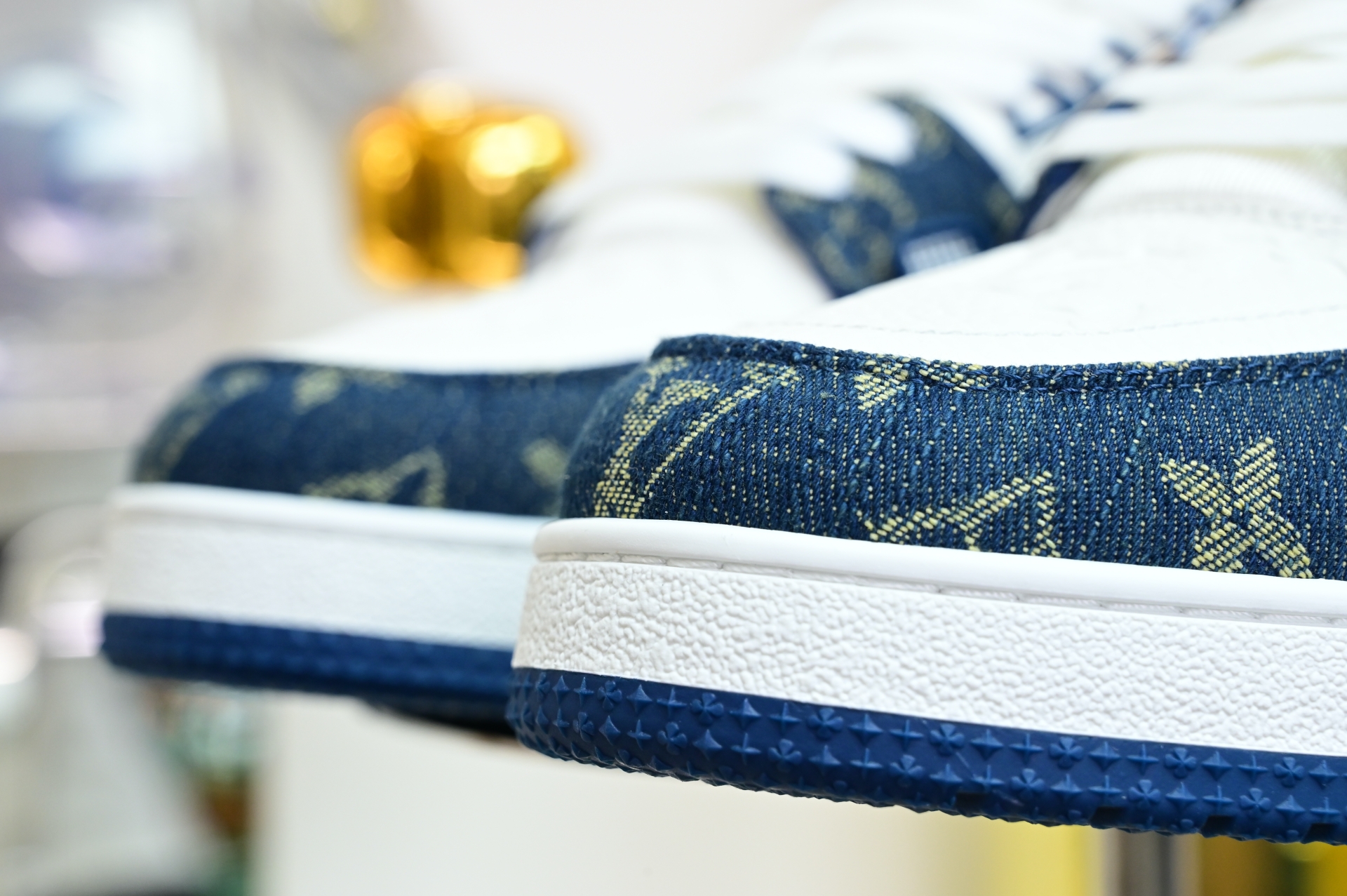 Louis Vuitton  LV    Trainer