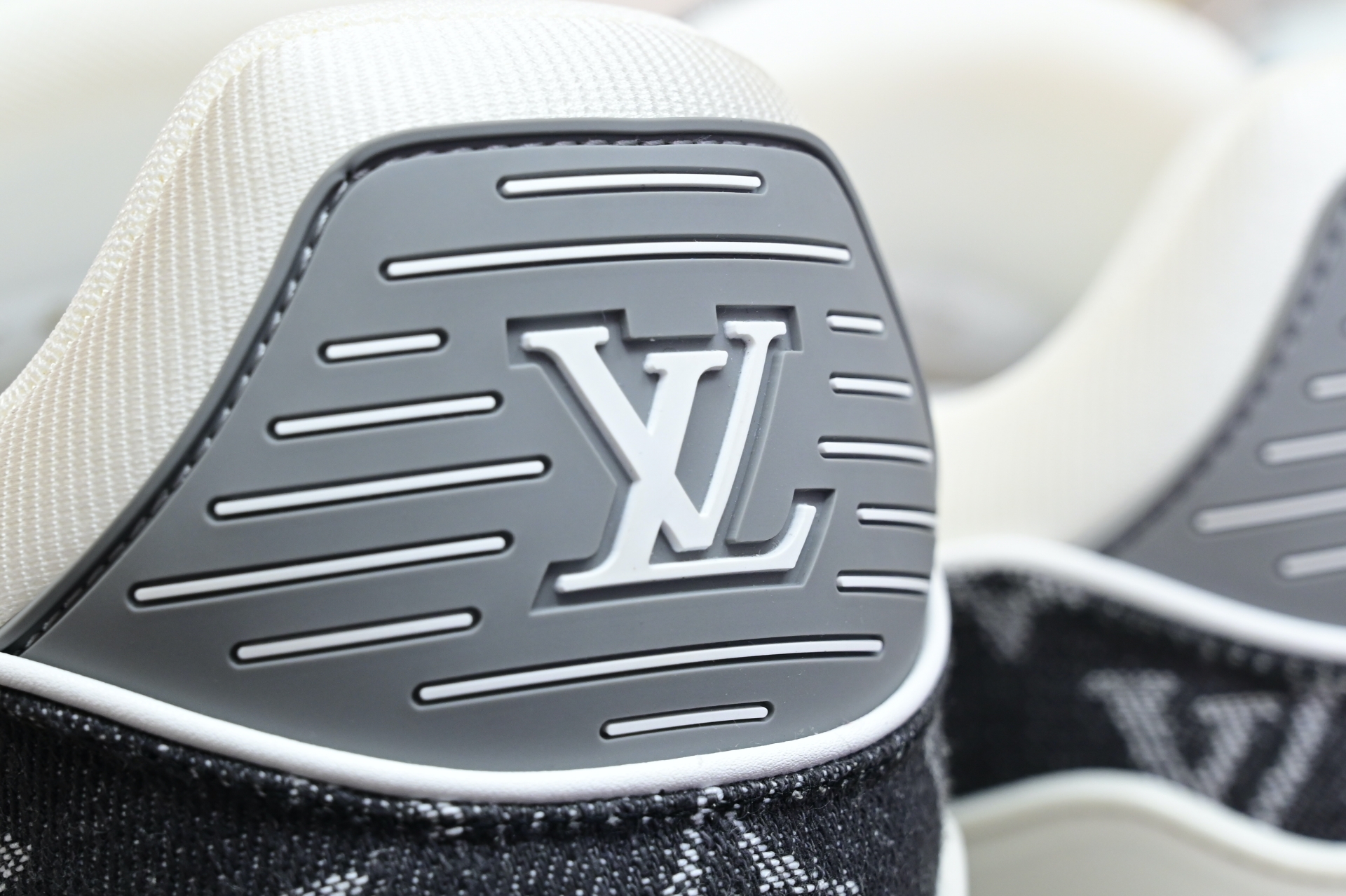 Louis Vuitton  LV   Trainer