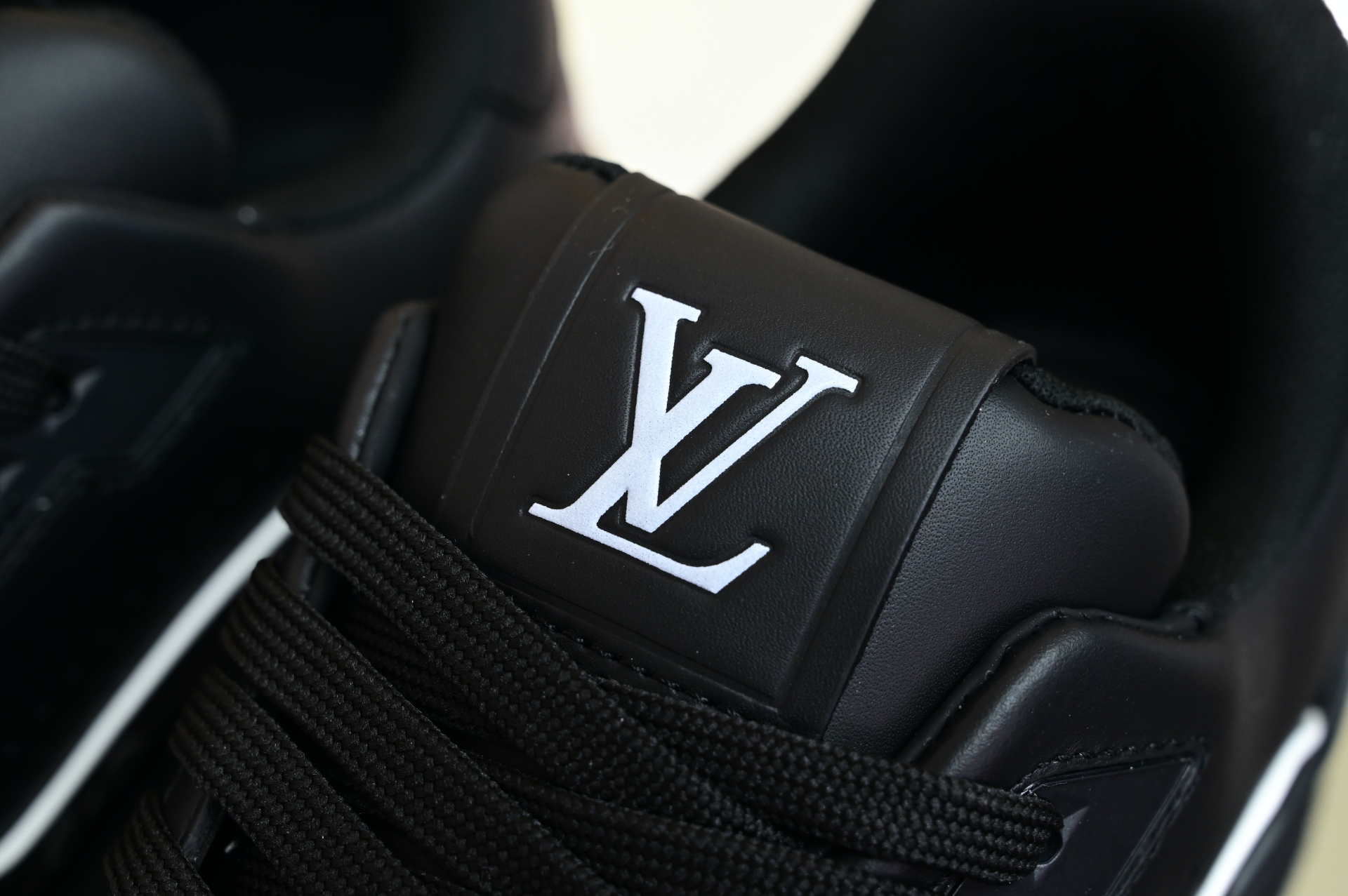 Louis Vuitton  LV   Trainer