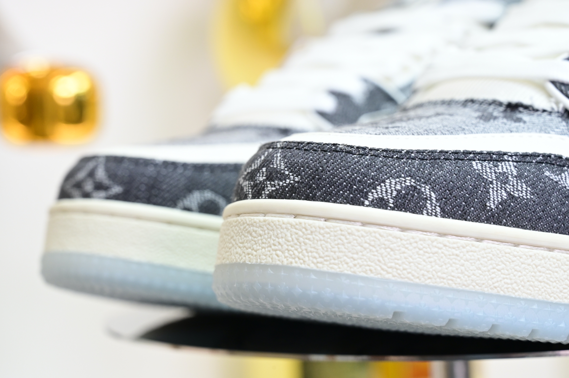 Louis Vuitton  LV   Trainer