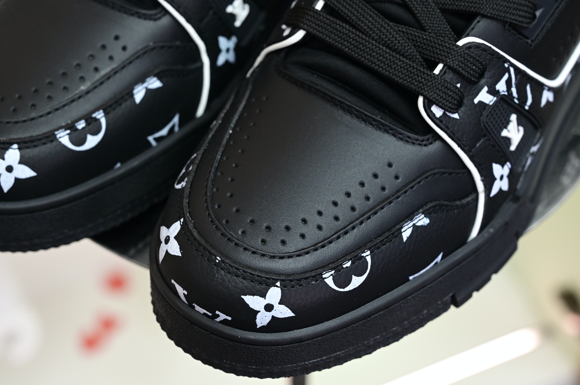 Louis Vuitton  LV   Trainer