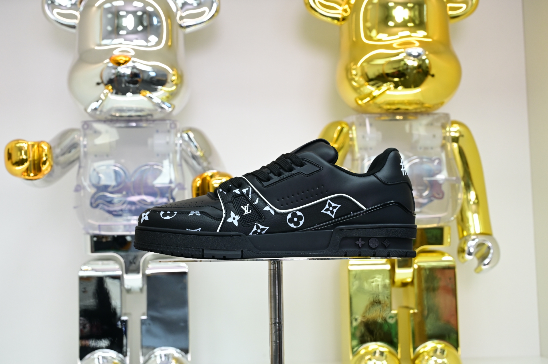 Louis Vuitton  LV   Trainer