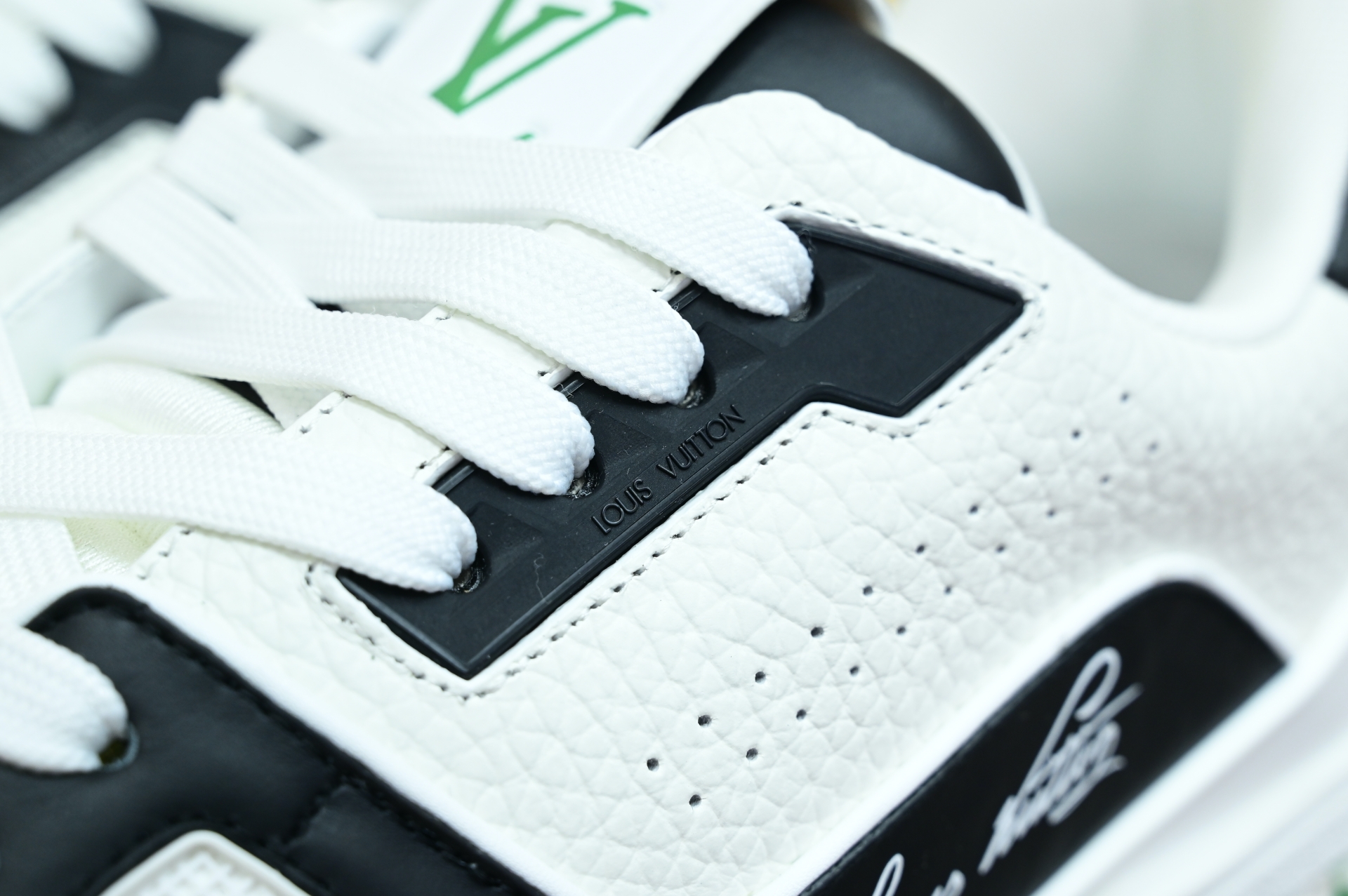 Louis Vuitton  LV   Trainer