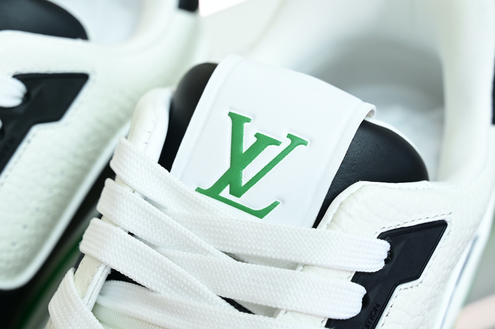 Louis Vuitton  LV   Trainer