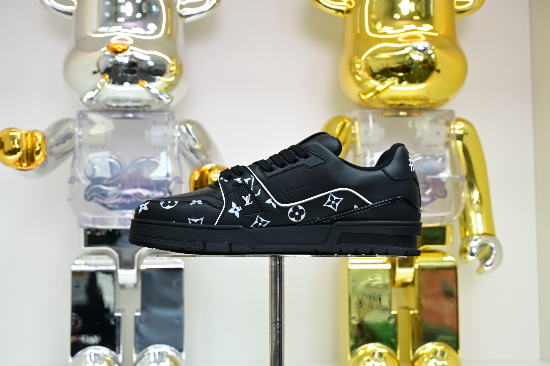 Louis Vuitton  LV   Trainer