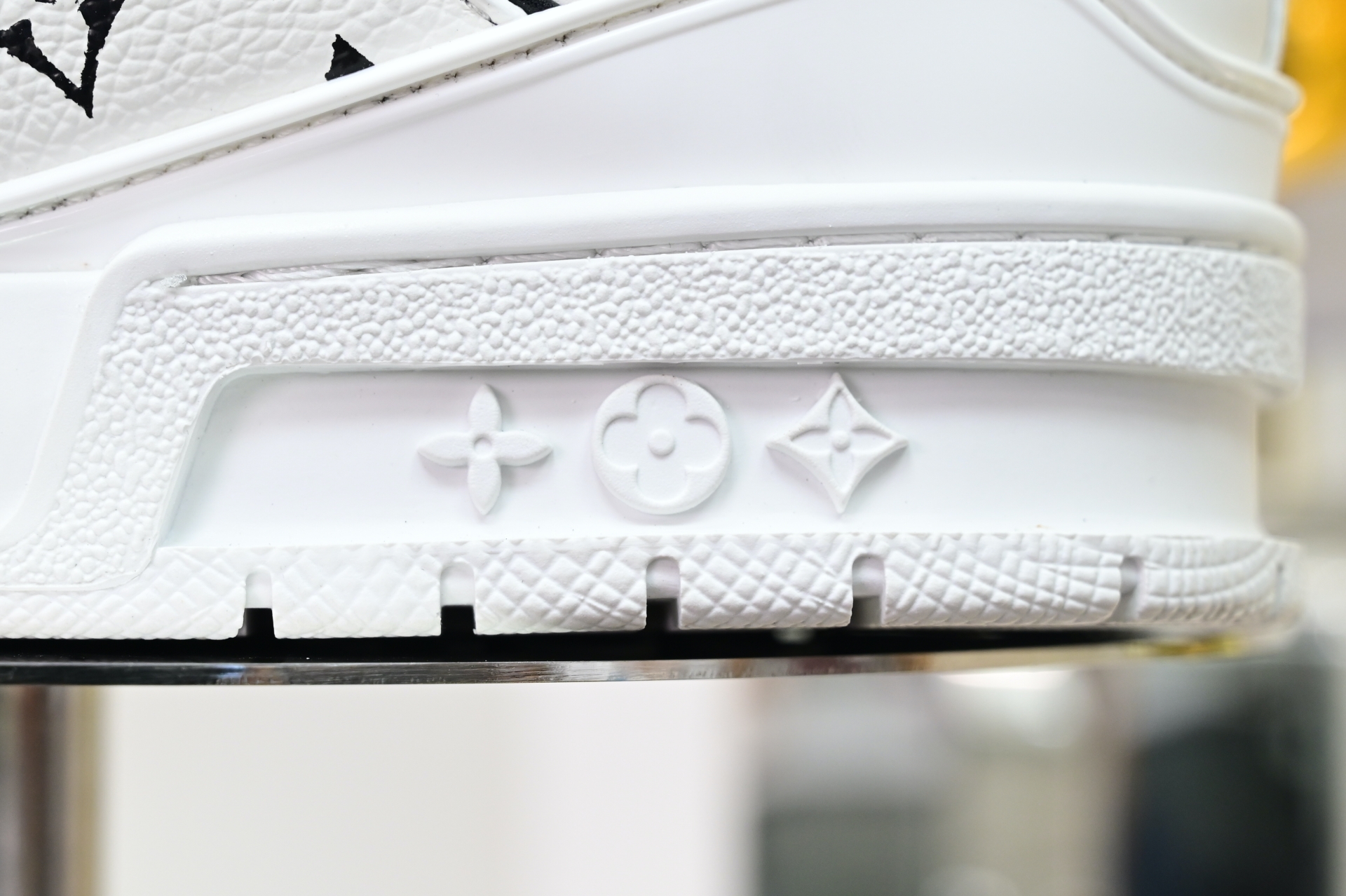 Louis Vuitton  LV   Trainer