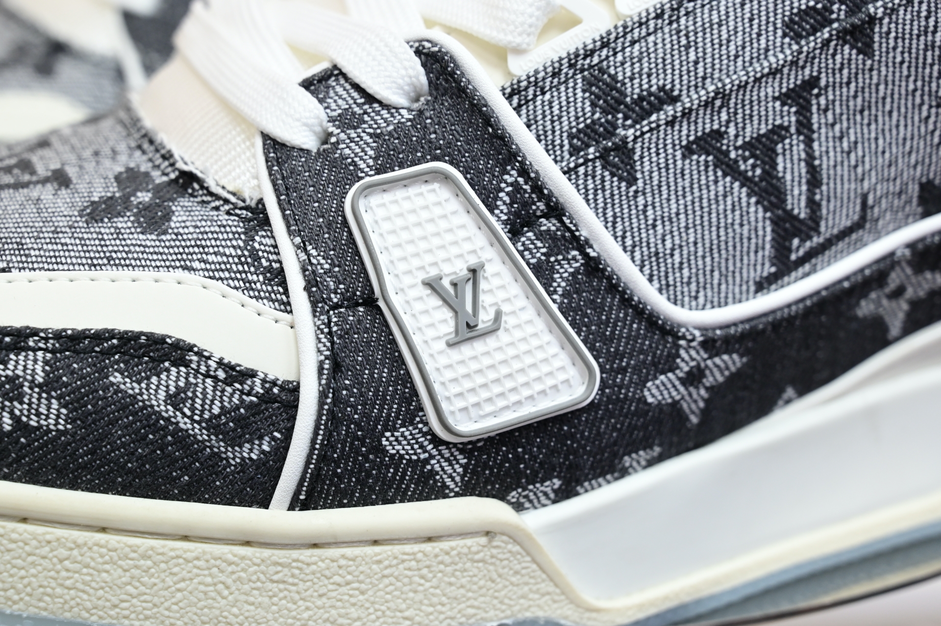 Louis Vuitton  LV   Trainer