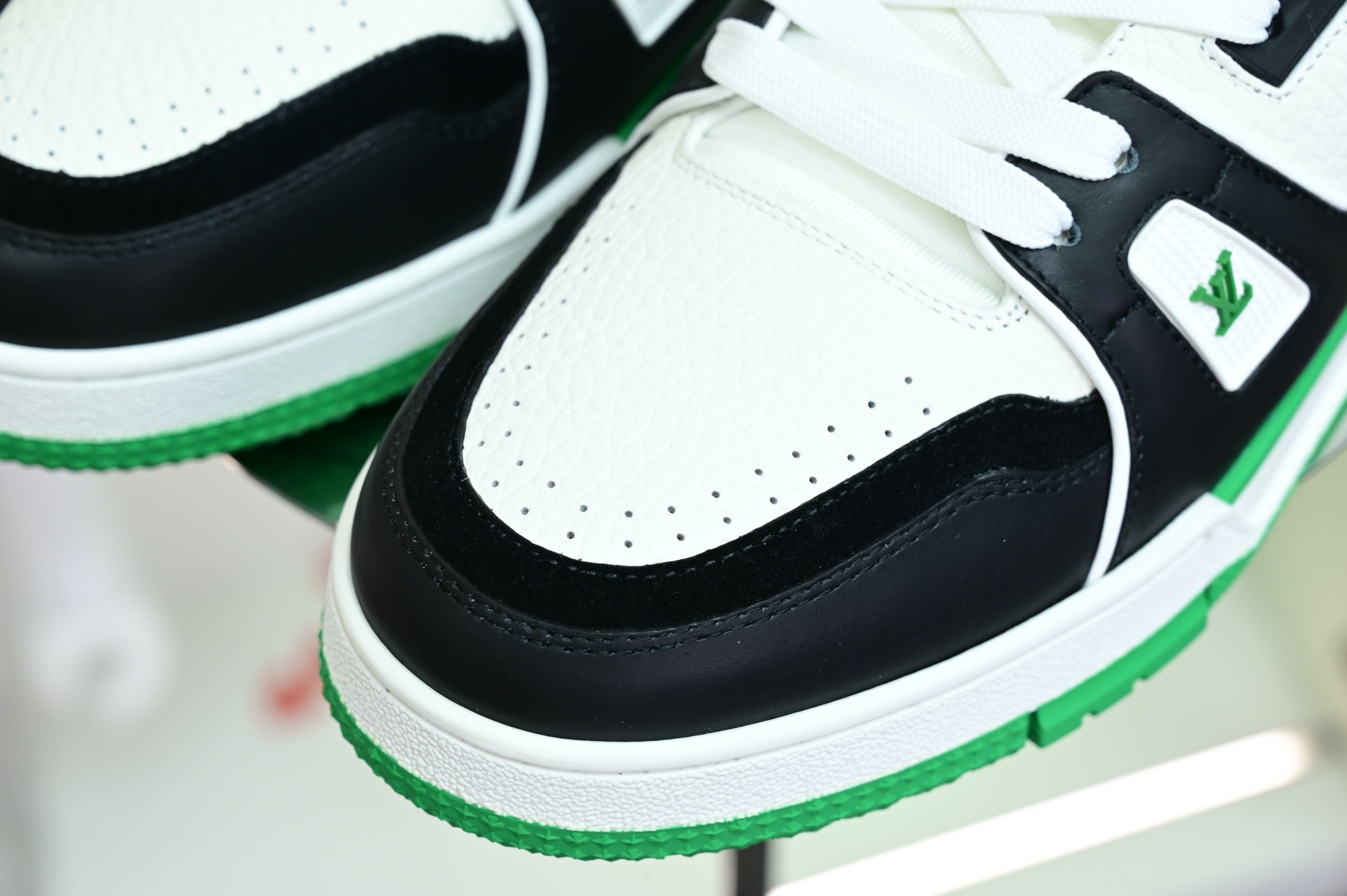 Louis Vuitton  LV   Trainer