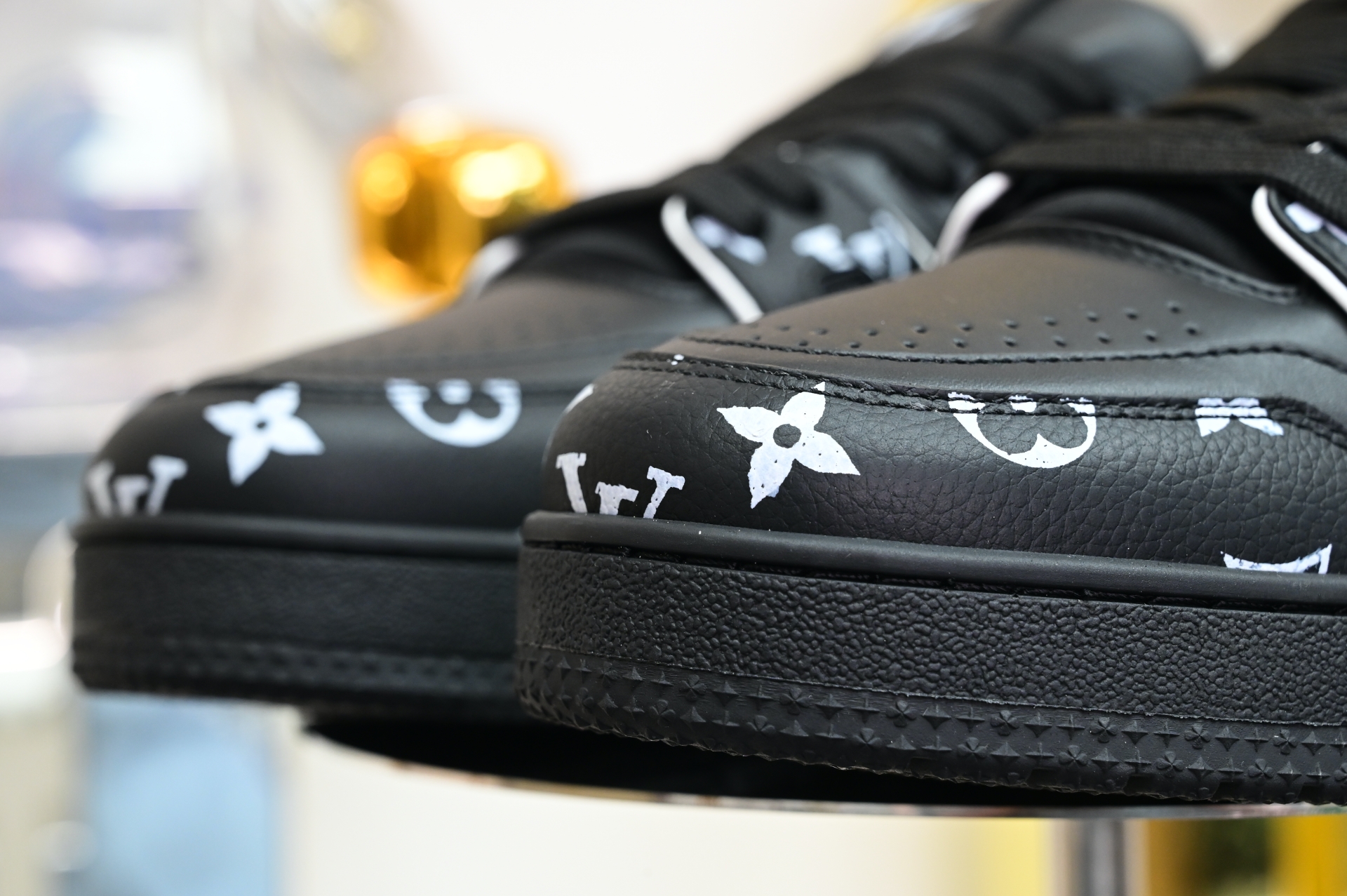 Louis Vuitton  LV   Trainer