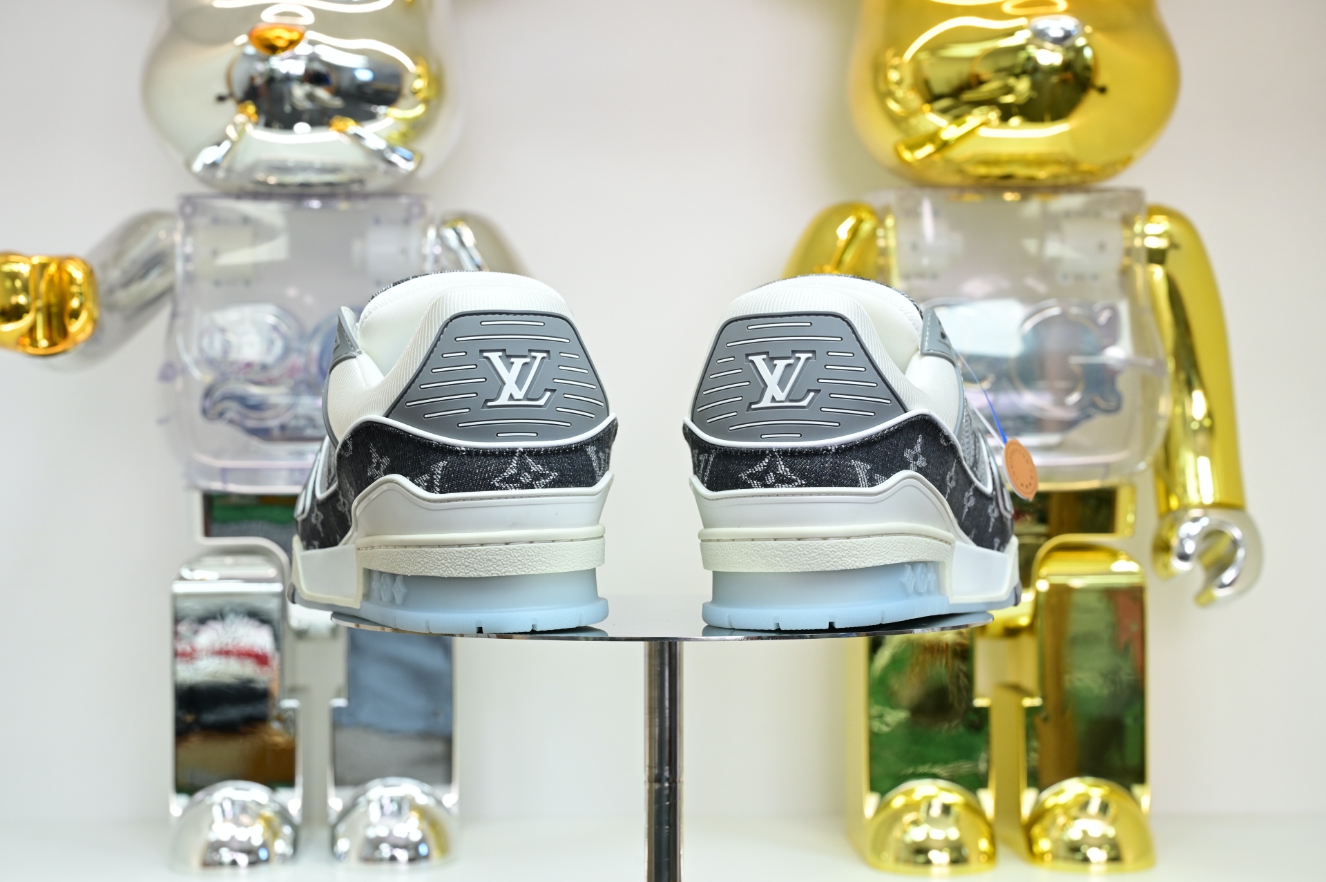 Louis Vuitton  LV   Trainer
