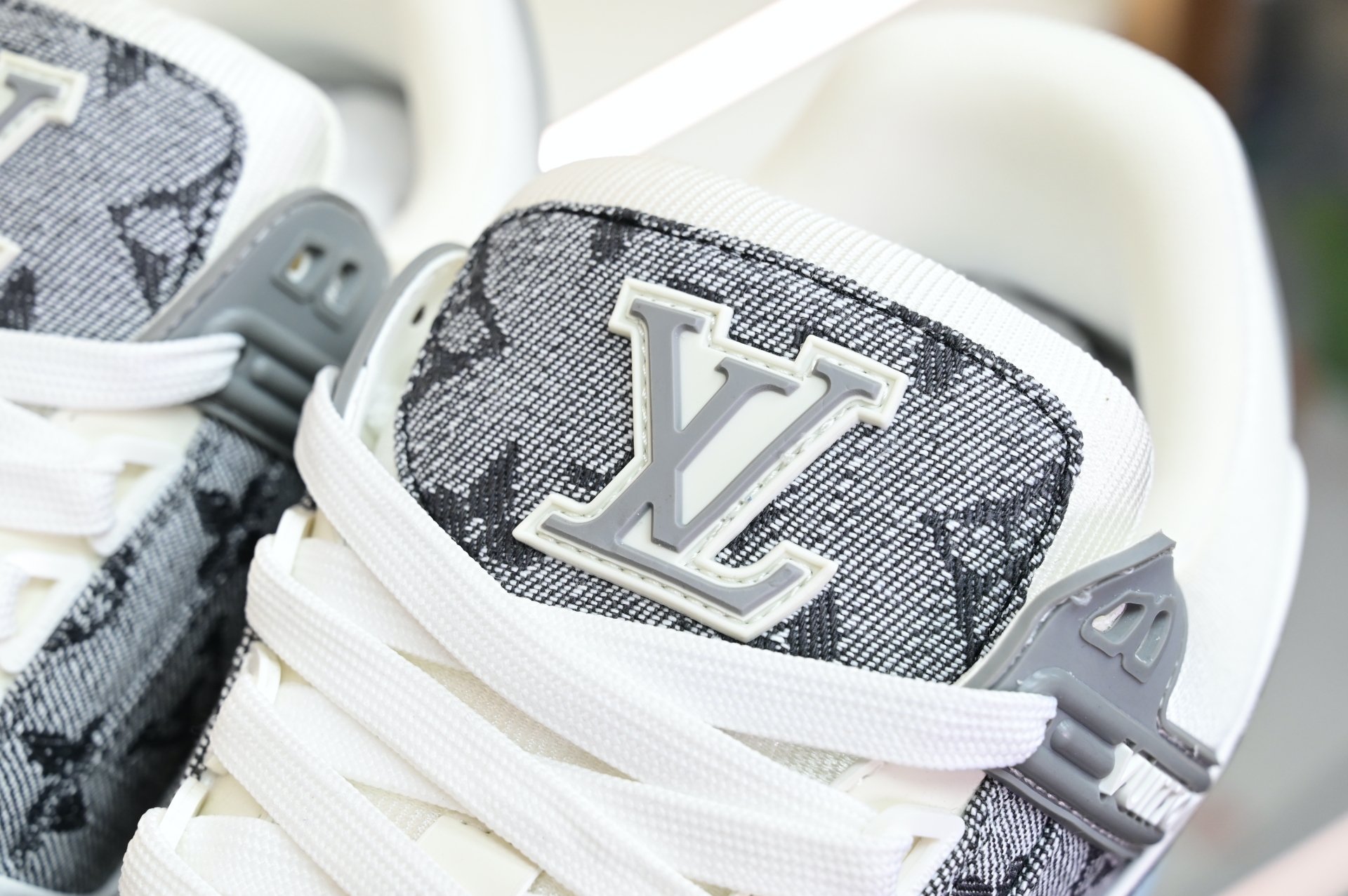 Louis Vuitton  LV   Trainer