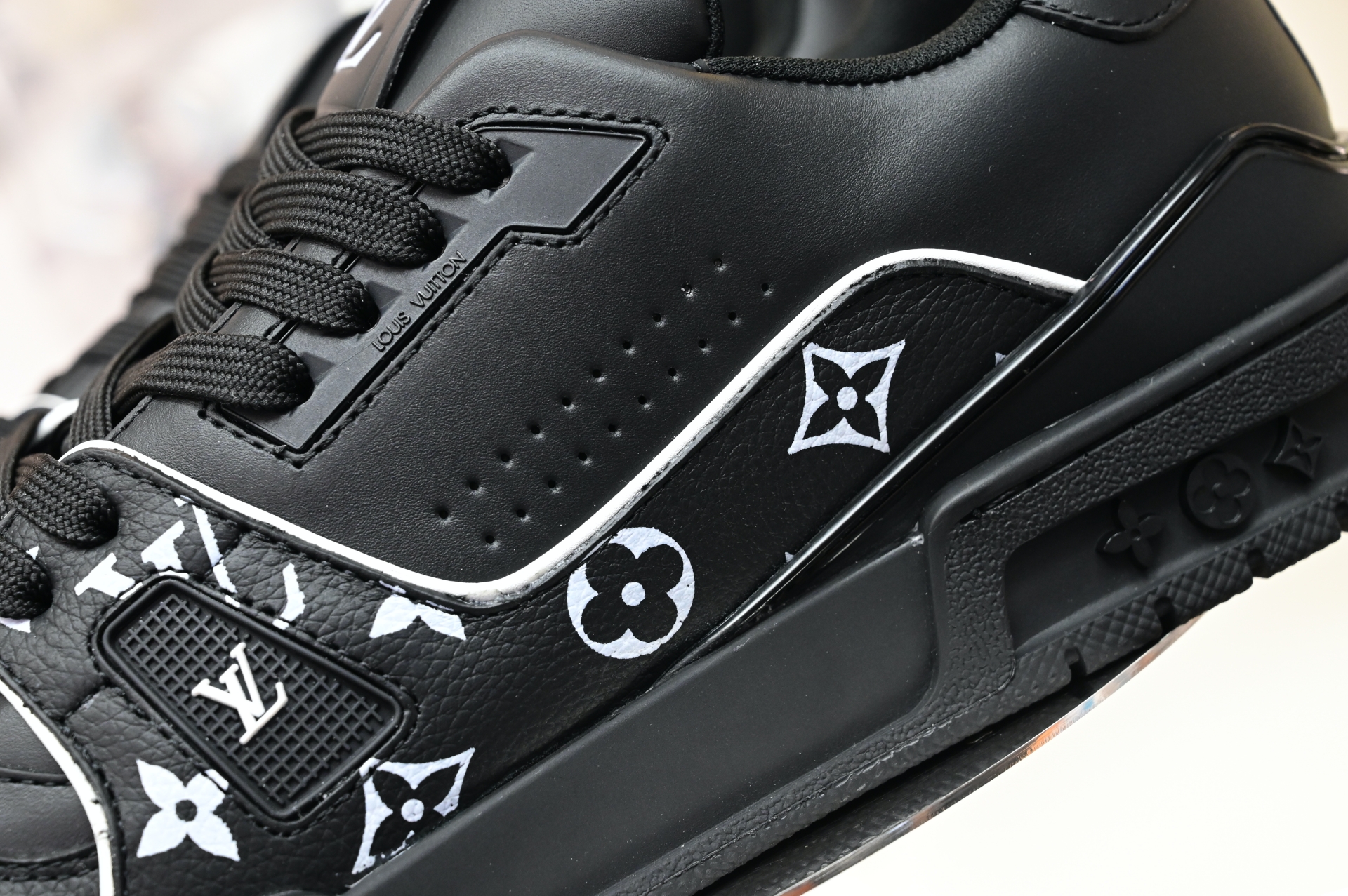 Louis Vuitton  LV   Trainer