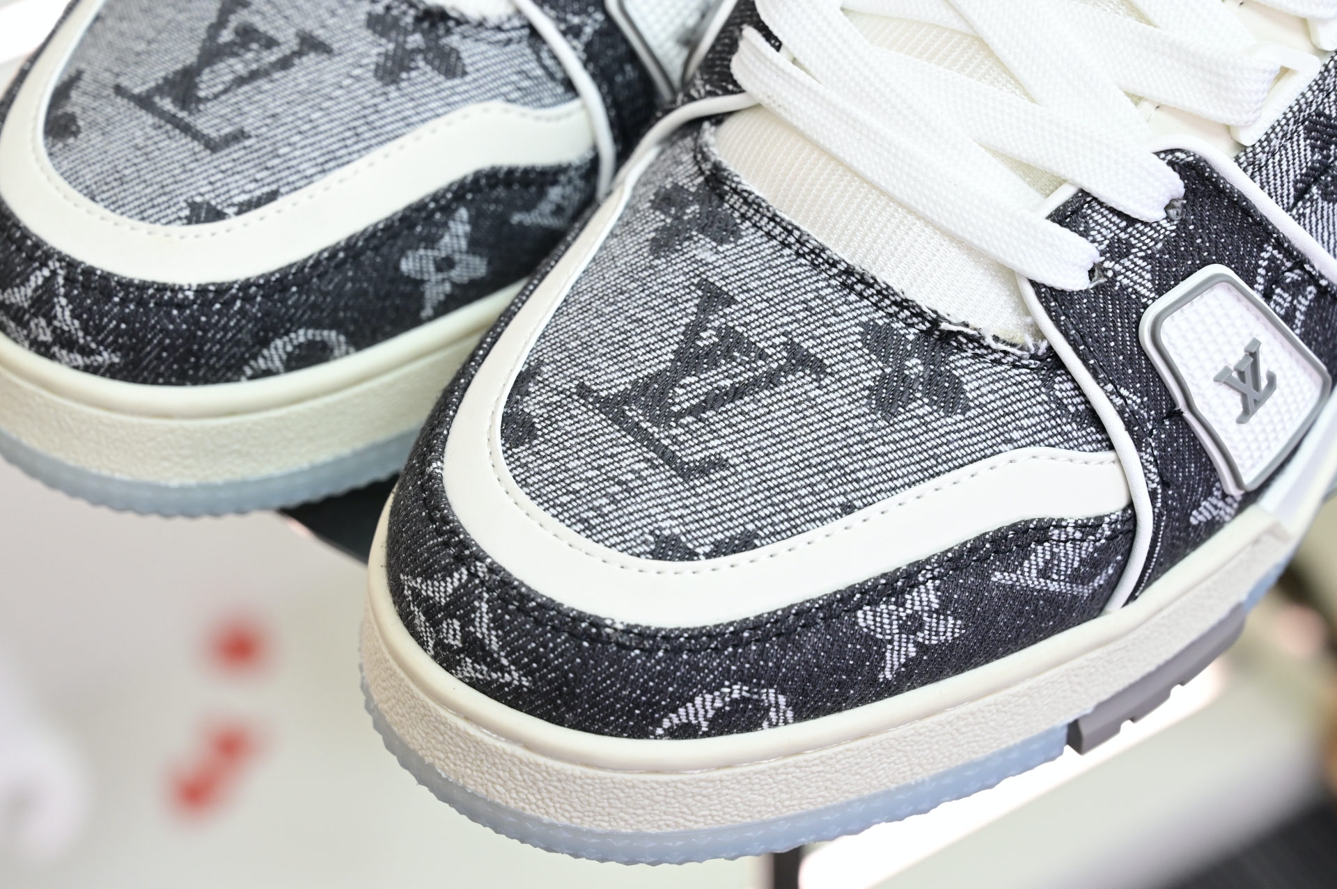 Louis Vuitton  LV   Trainer