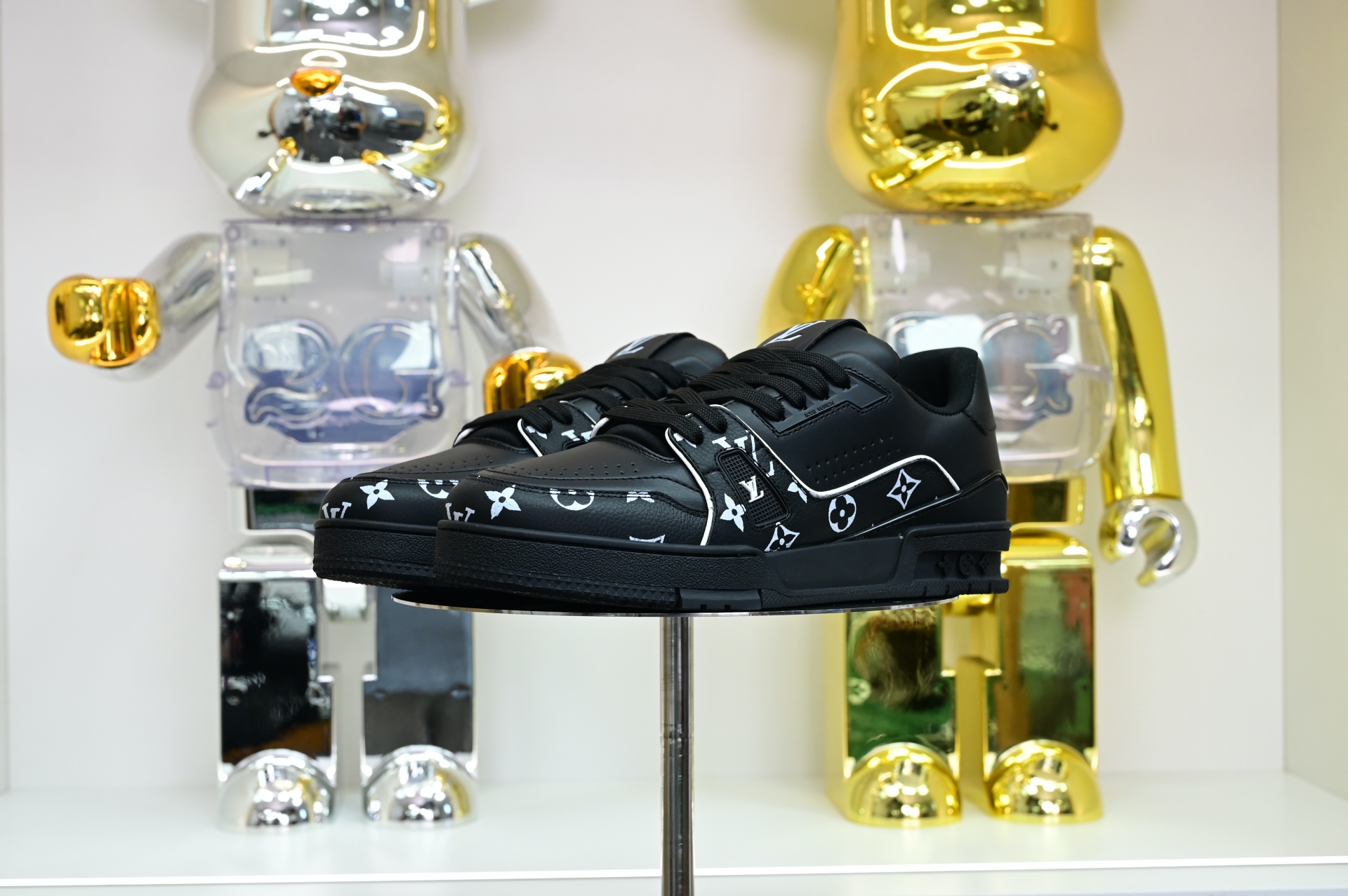 Louis Vuitton  LV   Trainer