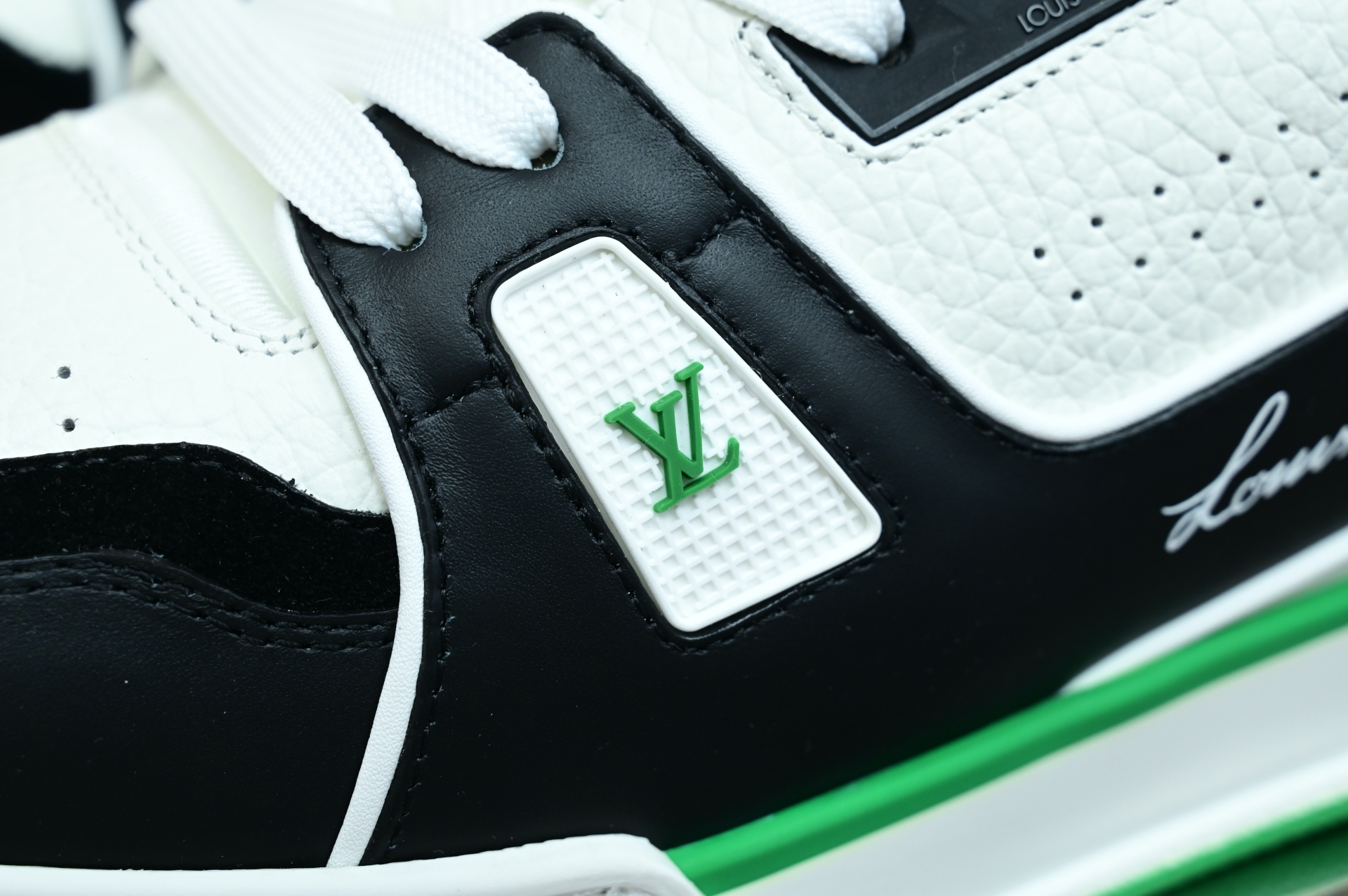 Louis Vuitton  LV   Trainer