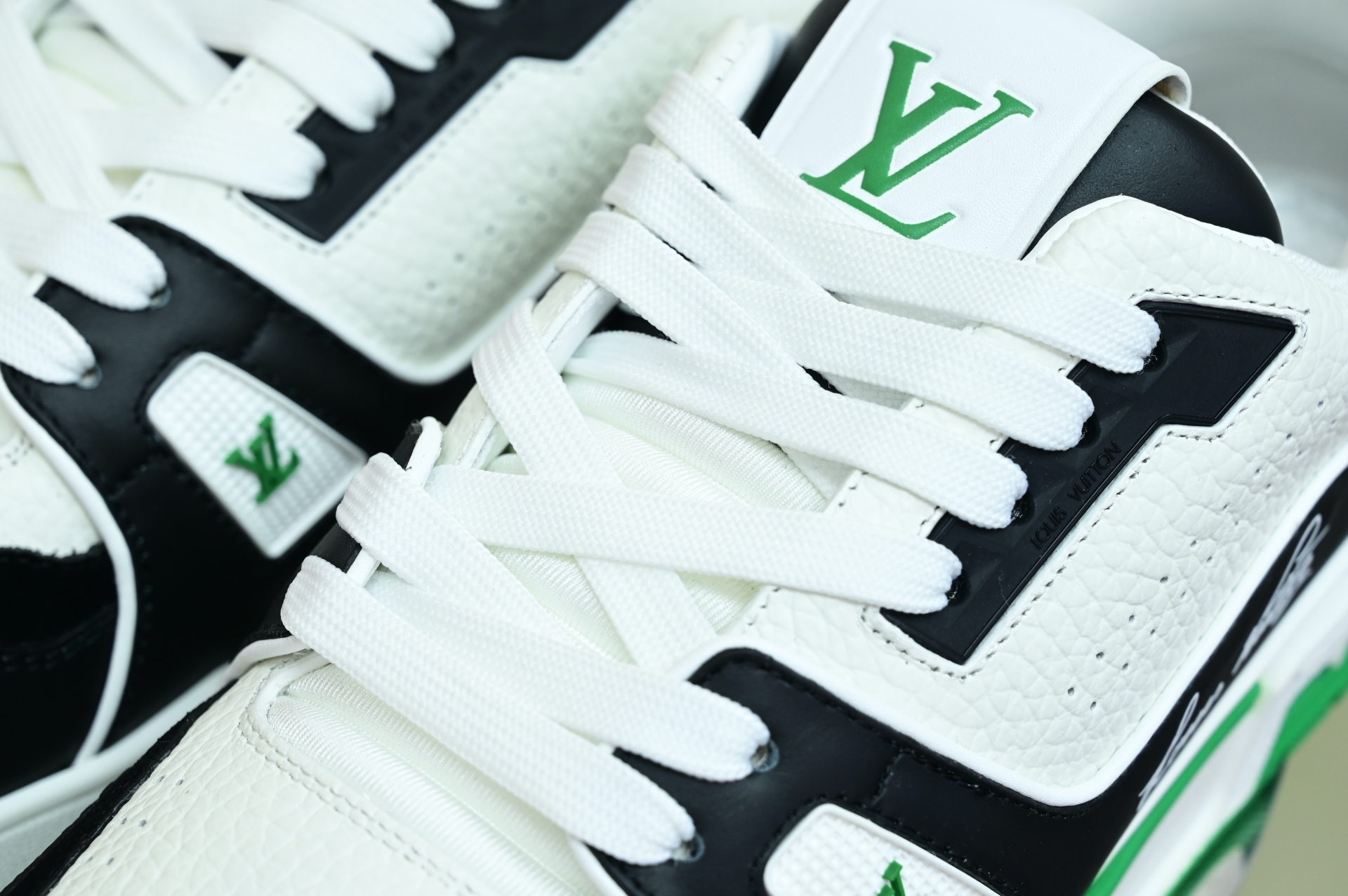 Louis Vuitton  LV   Trainer