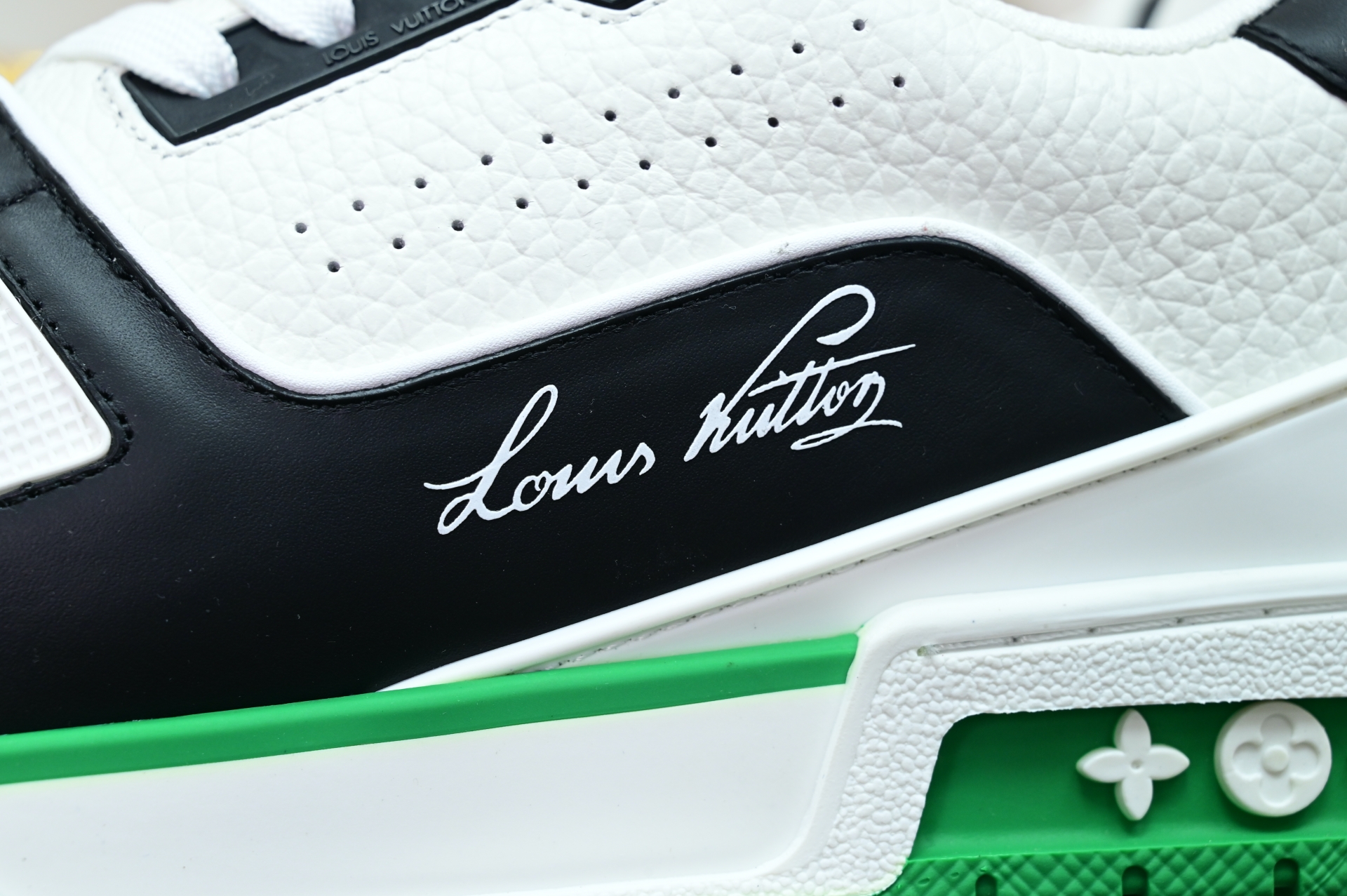 Louis Vuitton  LV   Trainer