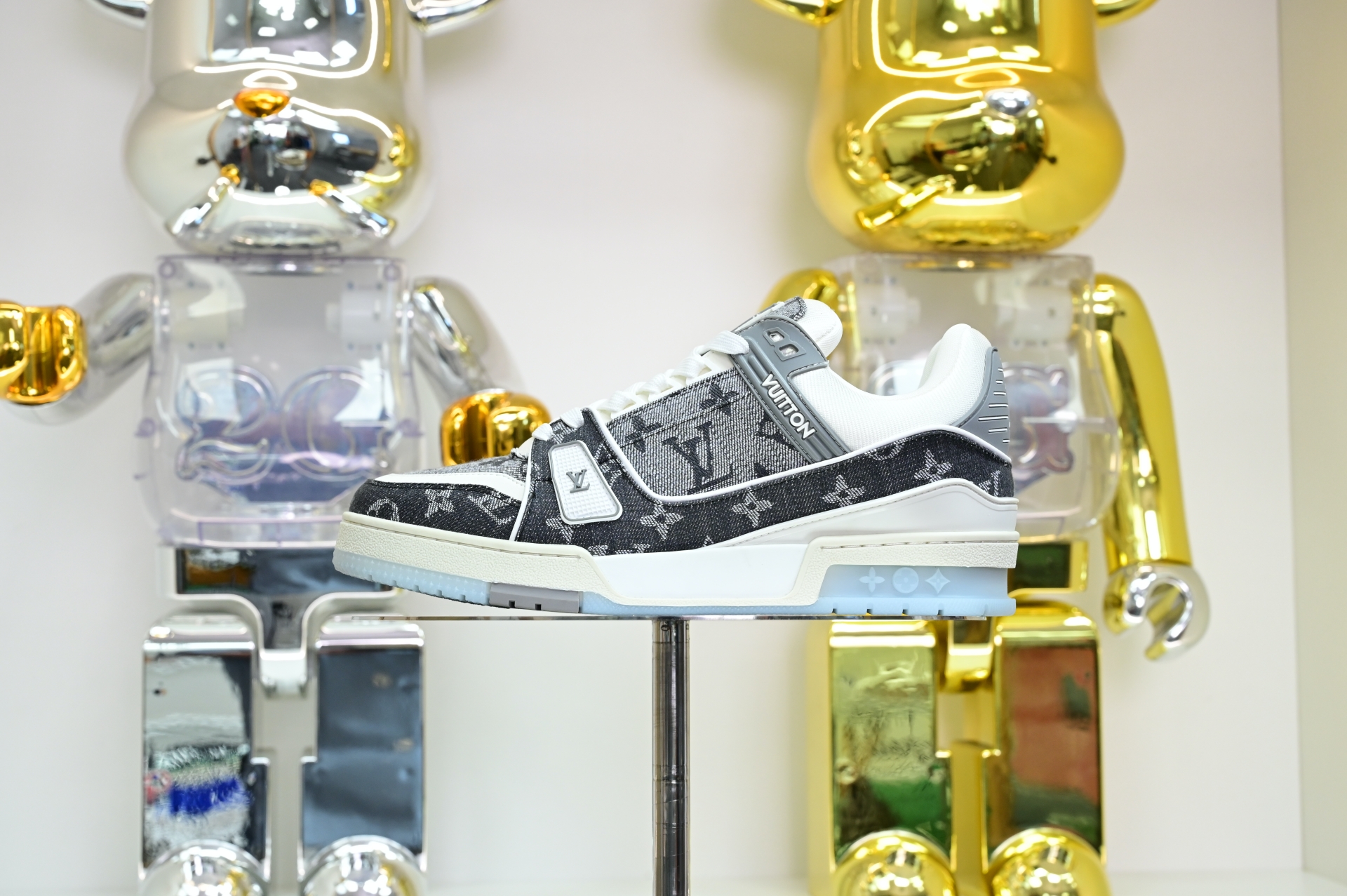 Louis Vuitton  LV   Trainer