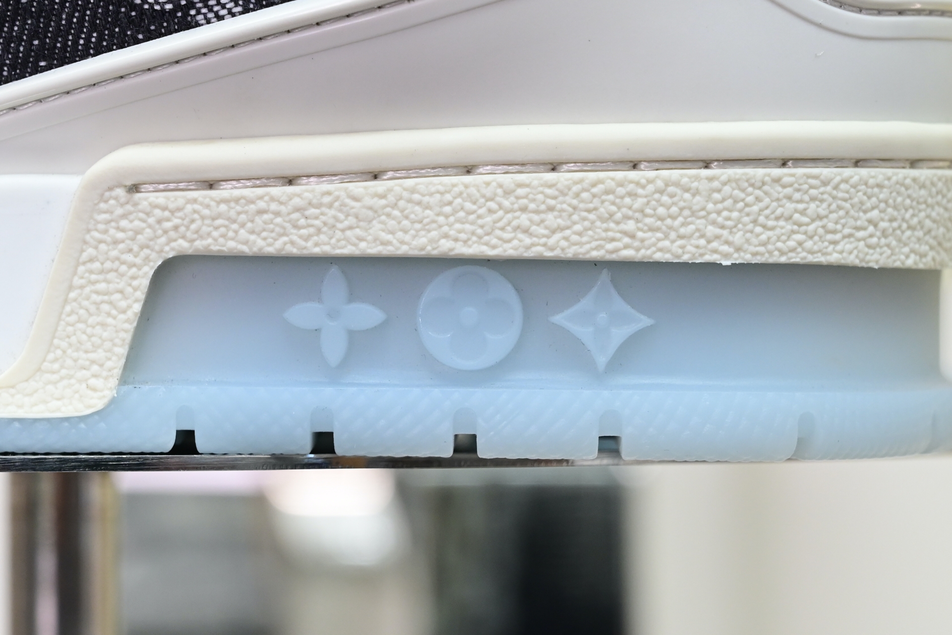 Louis Vuitton  LV   Trainer