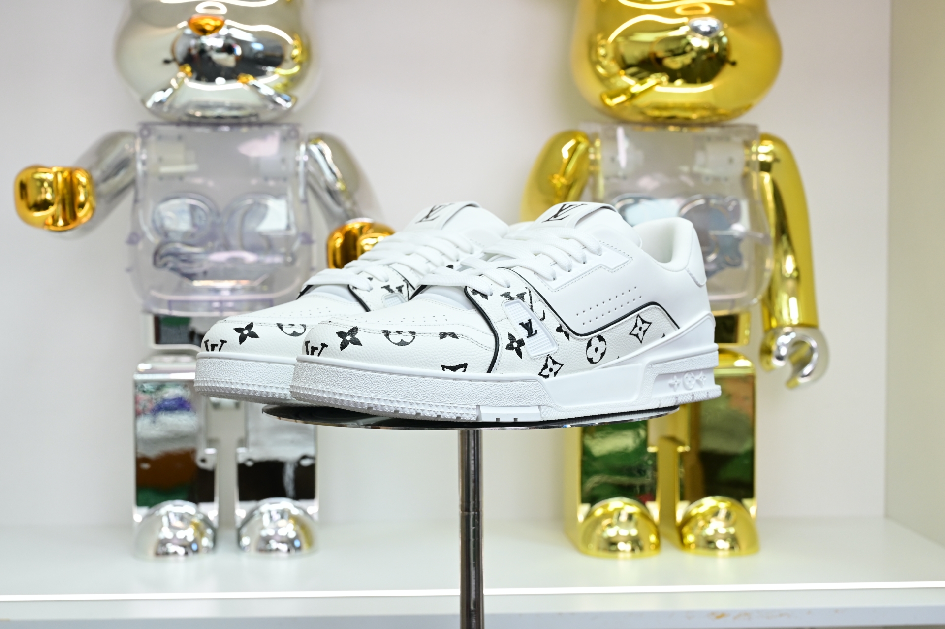 Louis Vuitton  LV   Trainer