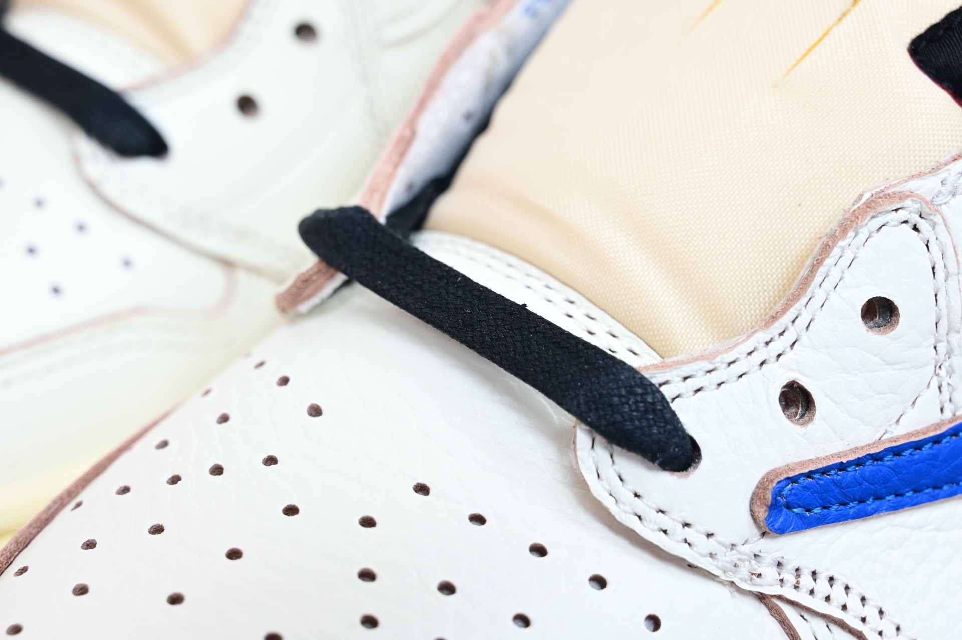 Travis Scott x Jordan Air Jordan 1 Low OG