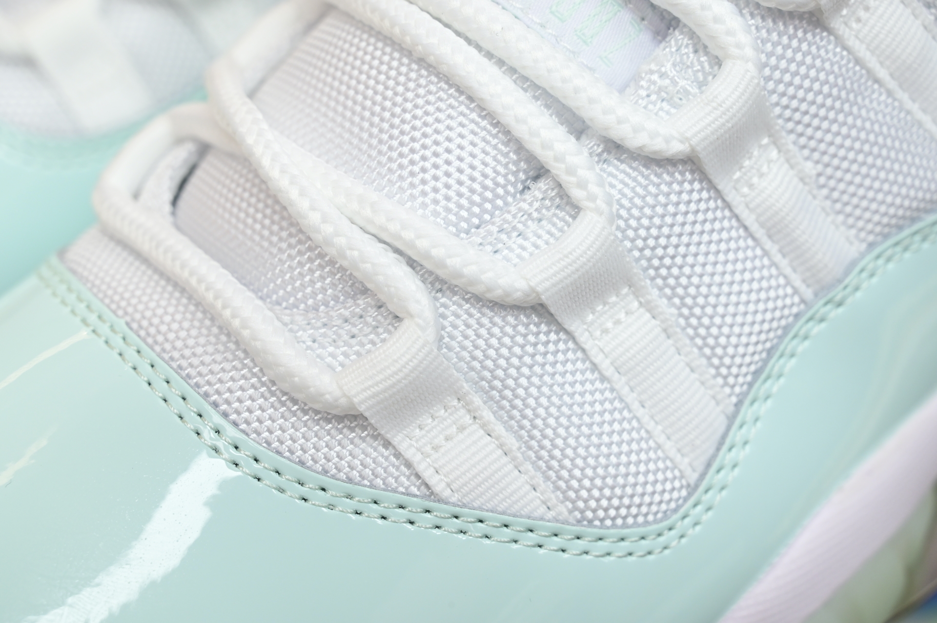 Air Jordan 11 LOW  AH7860-103