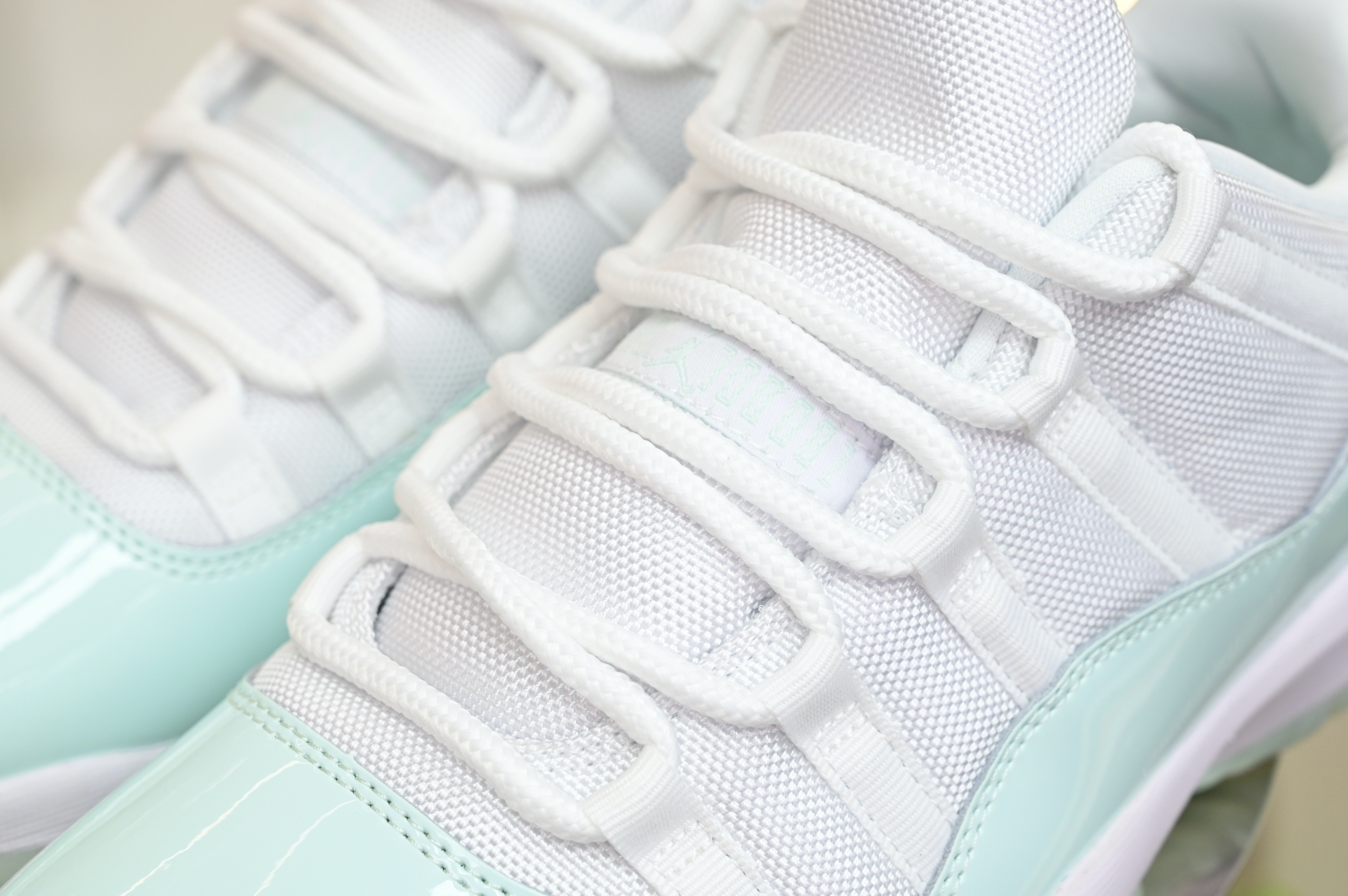 Air Jordan 11 LOW  AH7860-103