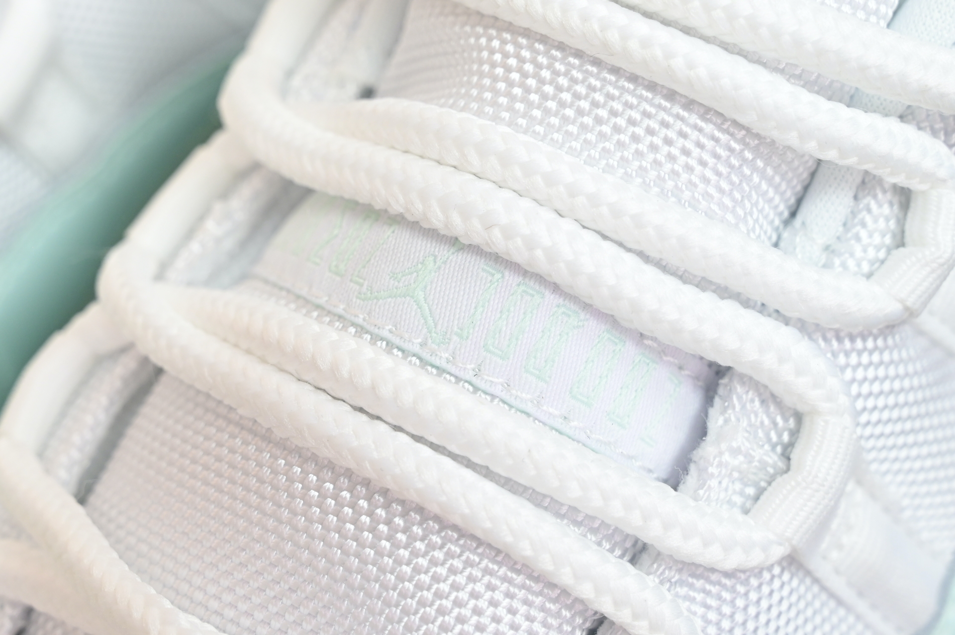 Air Jordan 11 LOW  AH7860-103