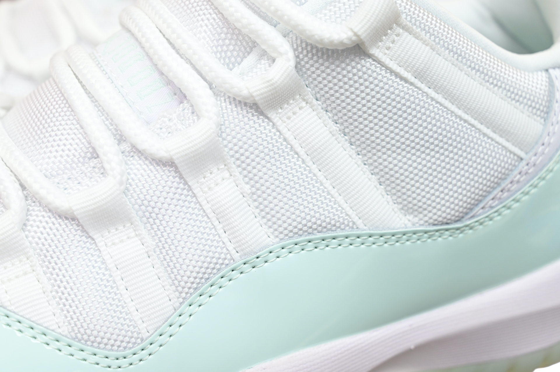 Air Jordan 11 LOW  AH7860-103