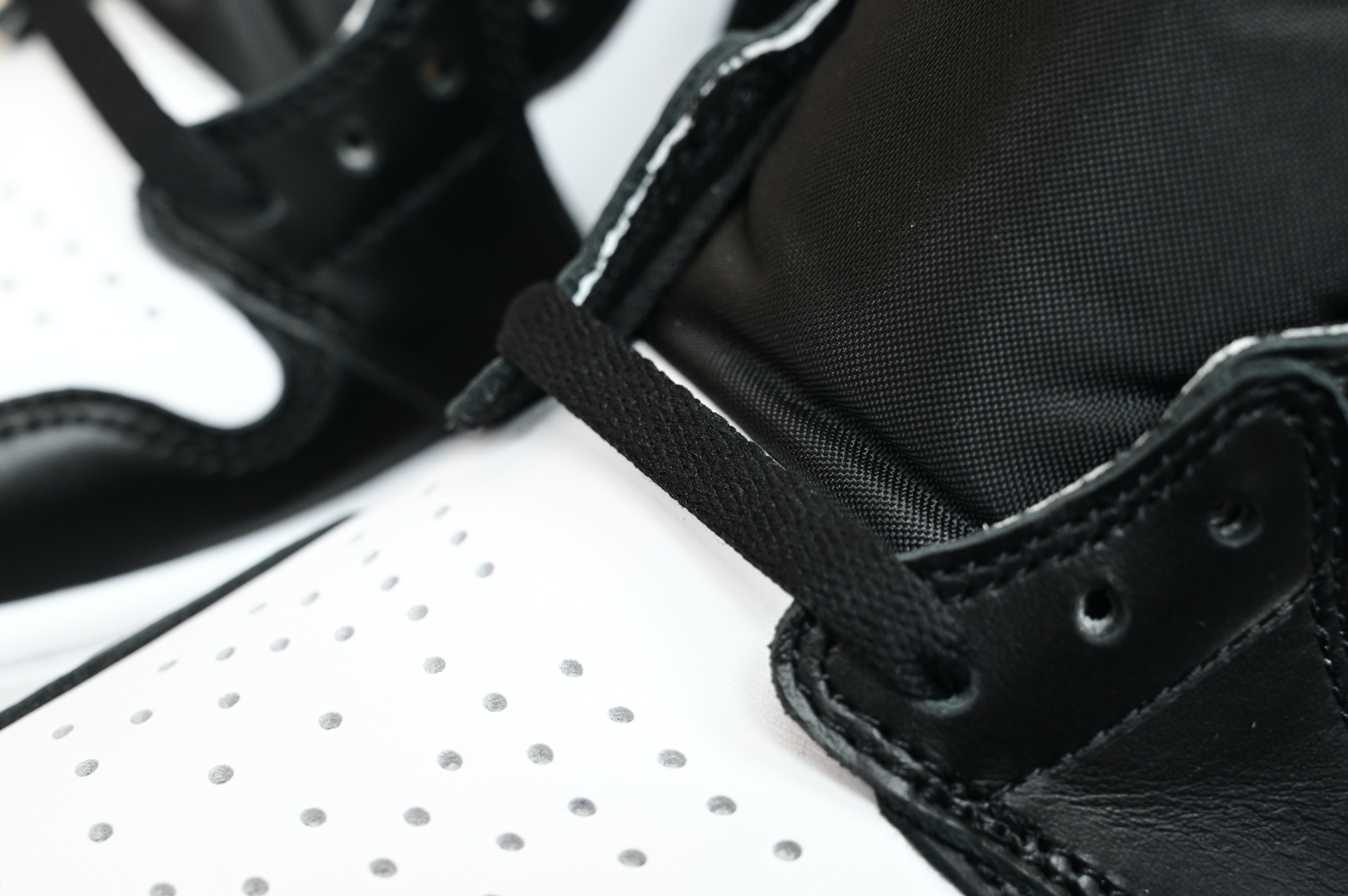 Air Jordan 1  UNDEFEATED x fragment design HIGH OG 107847-001