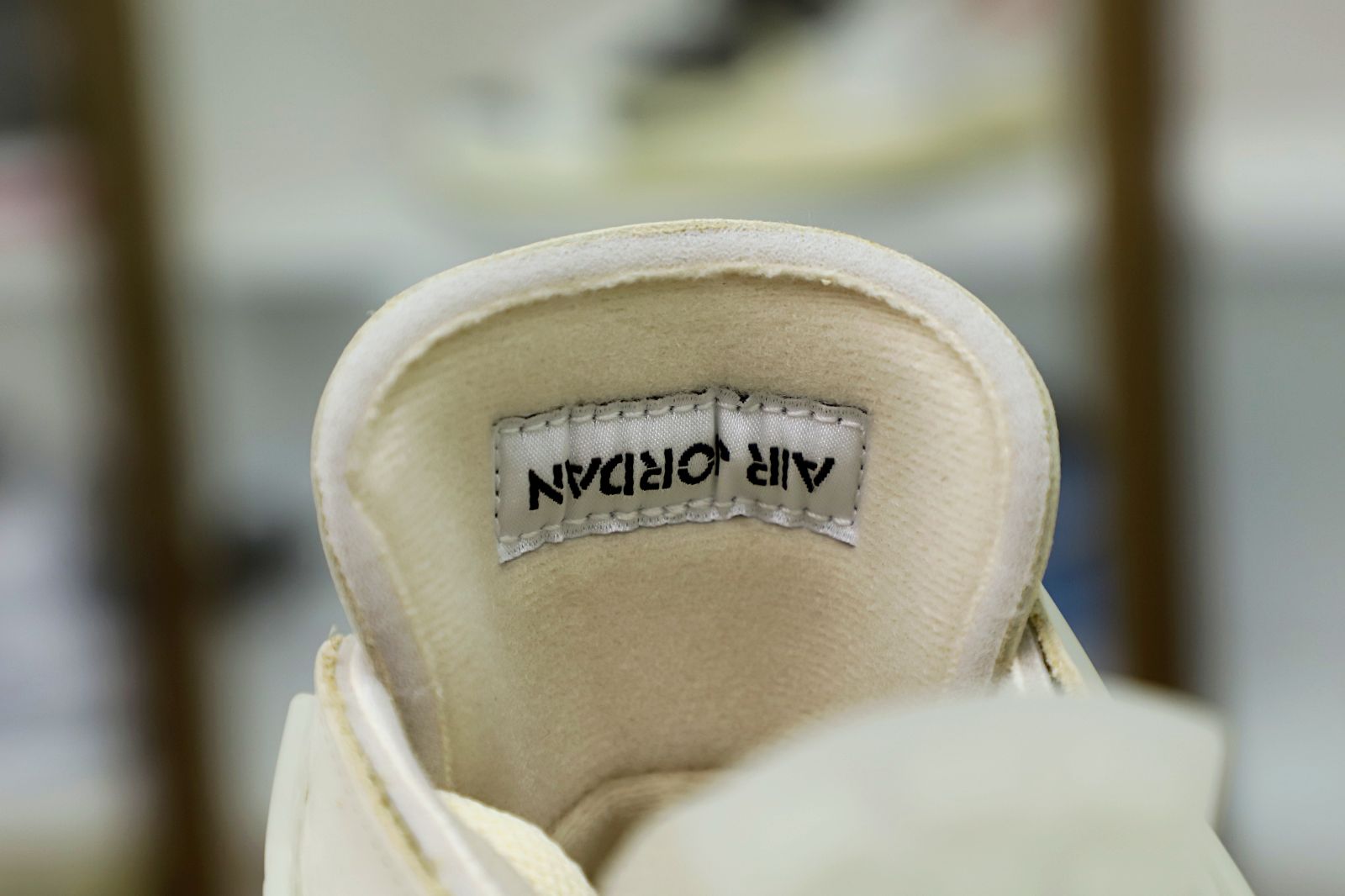 AIR JORDAN OFF-WHITE X WMNS AIR JORDAN 4 SP 'SAIL'