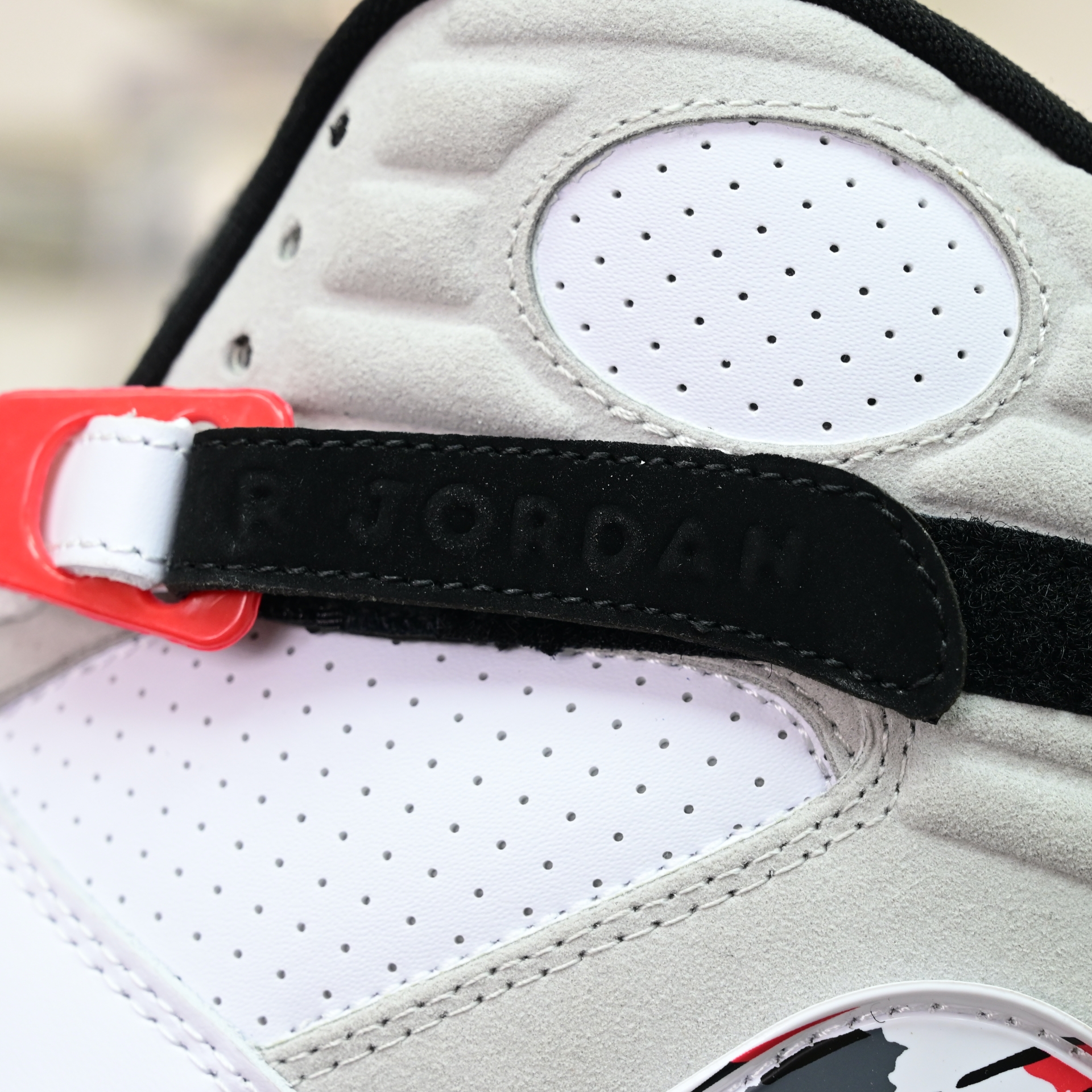 Air Jordan 8 Retro Bugs Bunny  305381-103