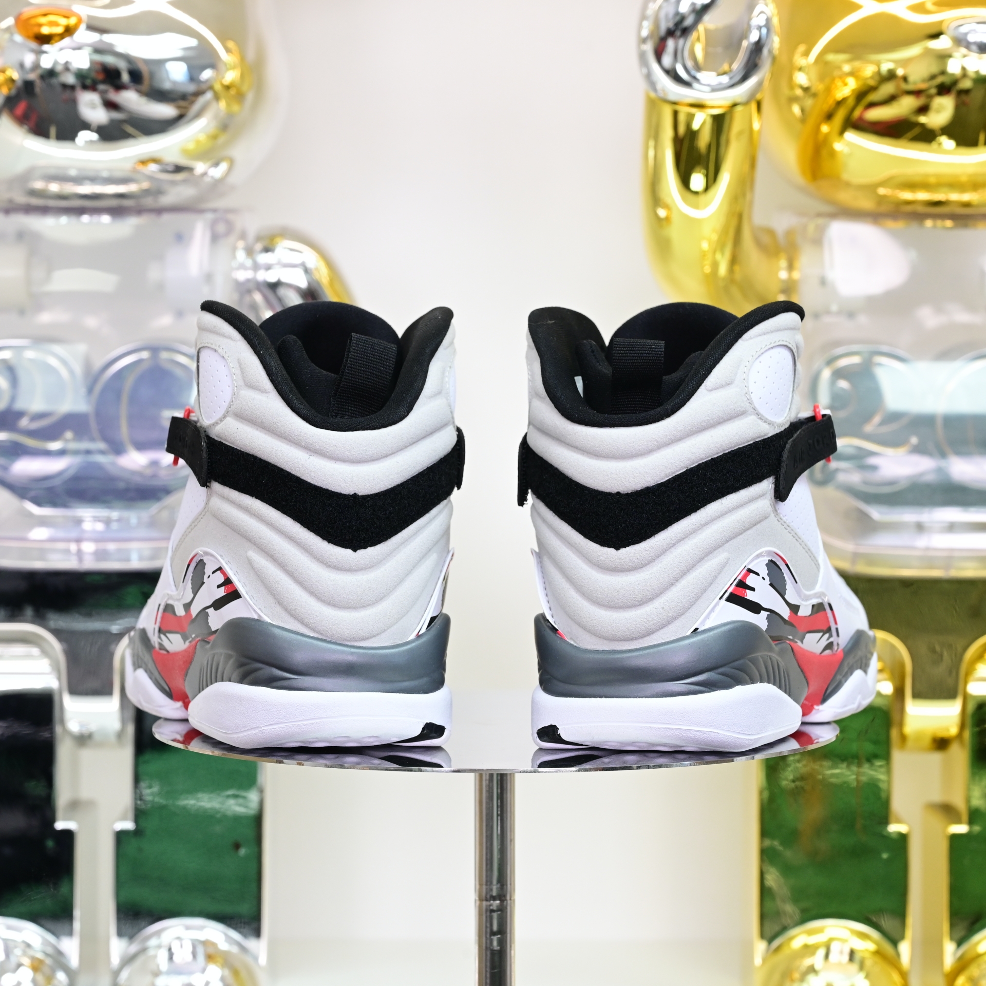 Air Jordan 8 Retro Bugs Bunny  305381-103