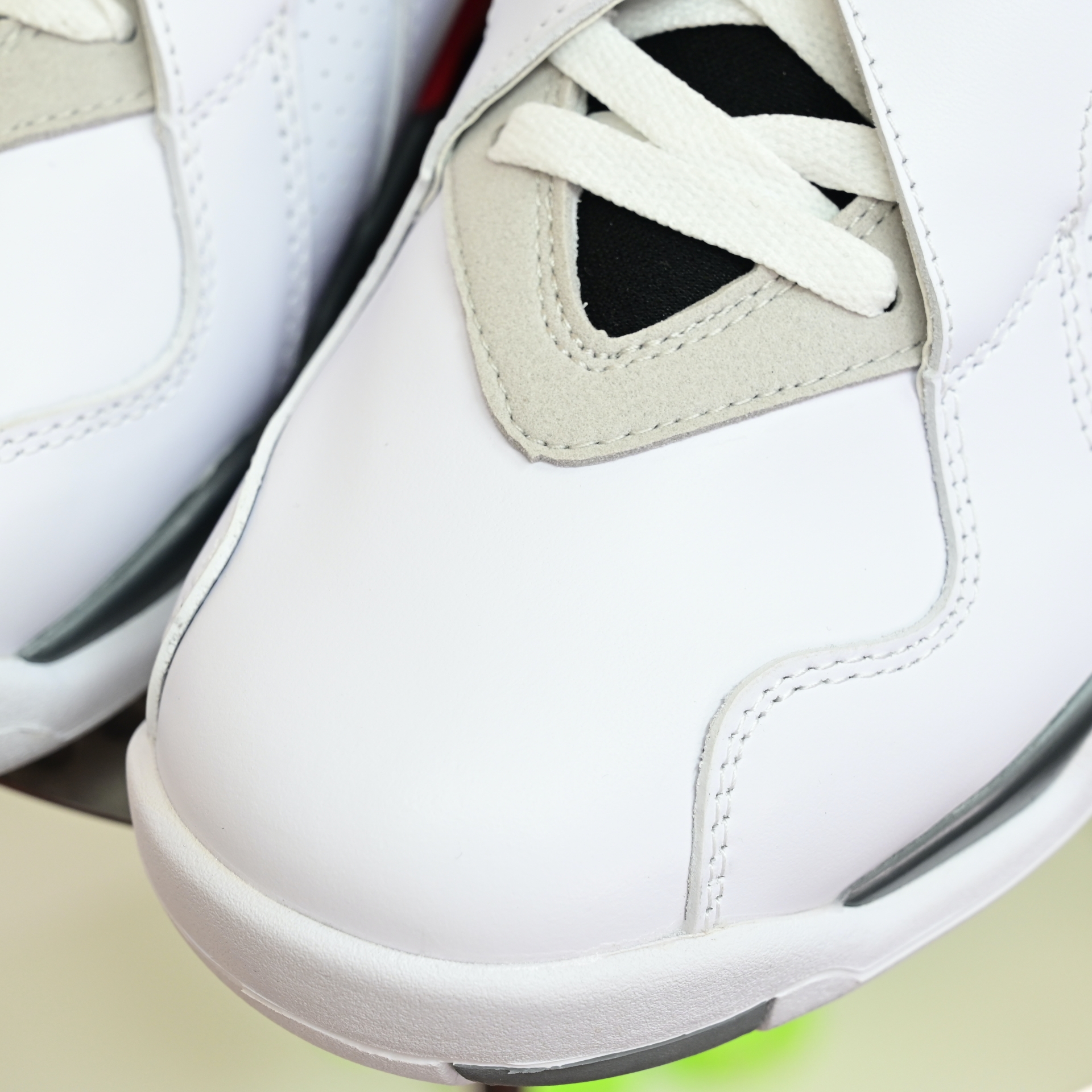 Air Jordan 8 Retro Bugs Bunny  305381-103