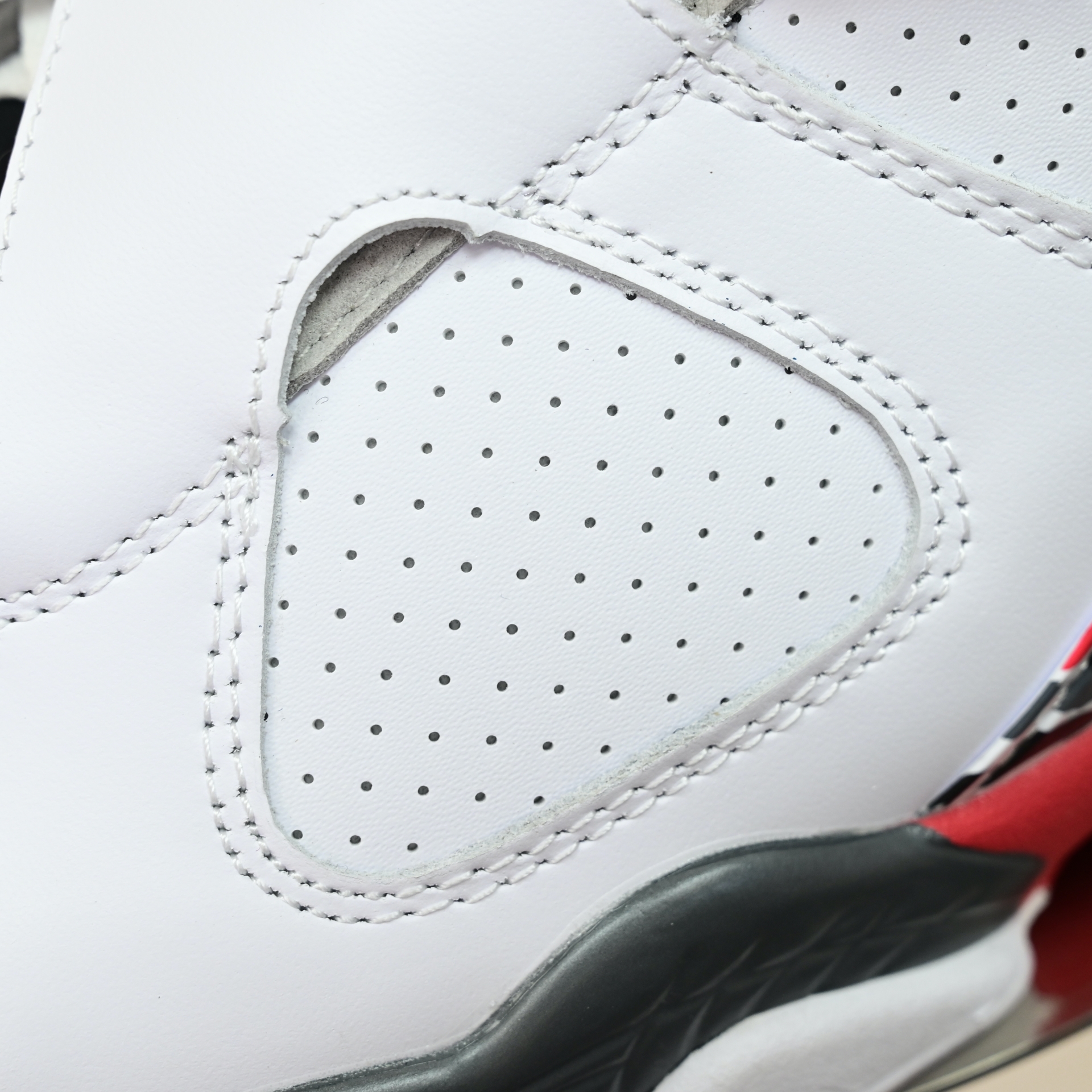 Air Jordan 8 Retro Bugs Bunny  305381-103