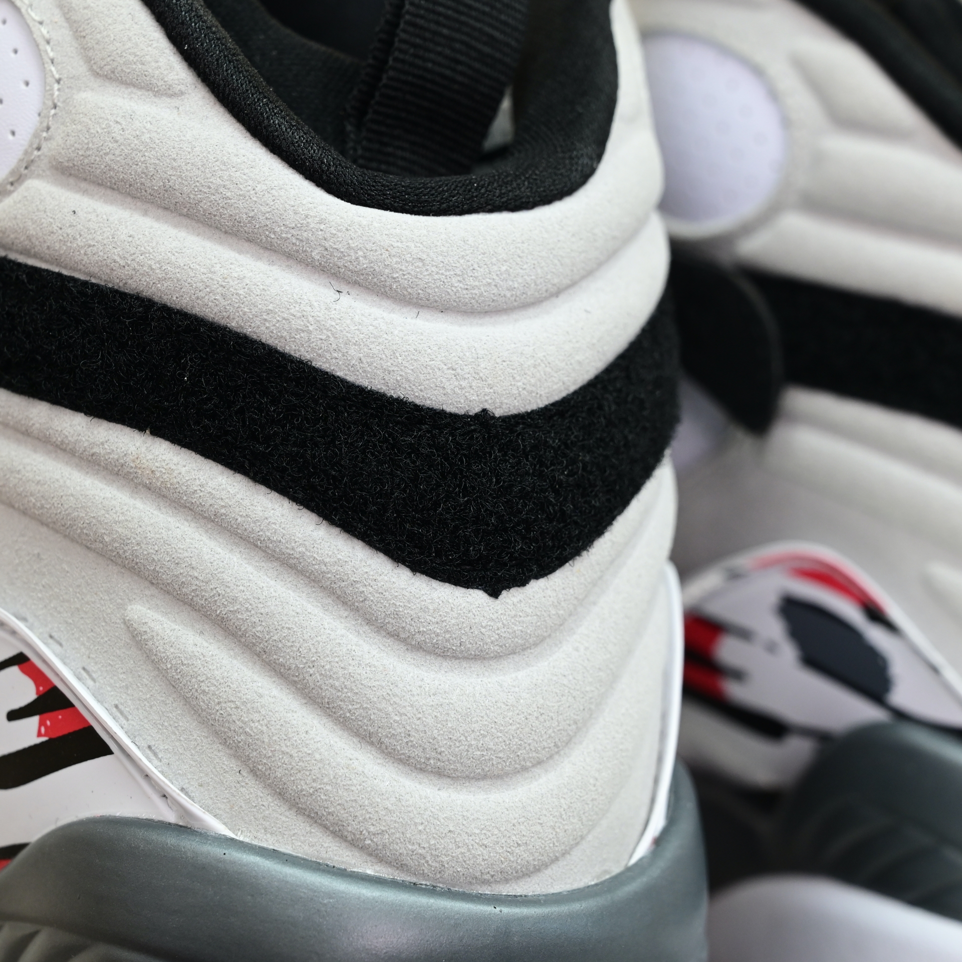 Air Jordan 8 Retro Bugs Bunny  305381-103