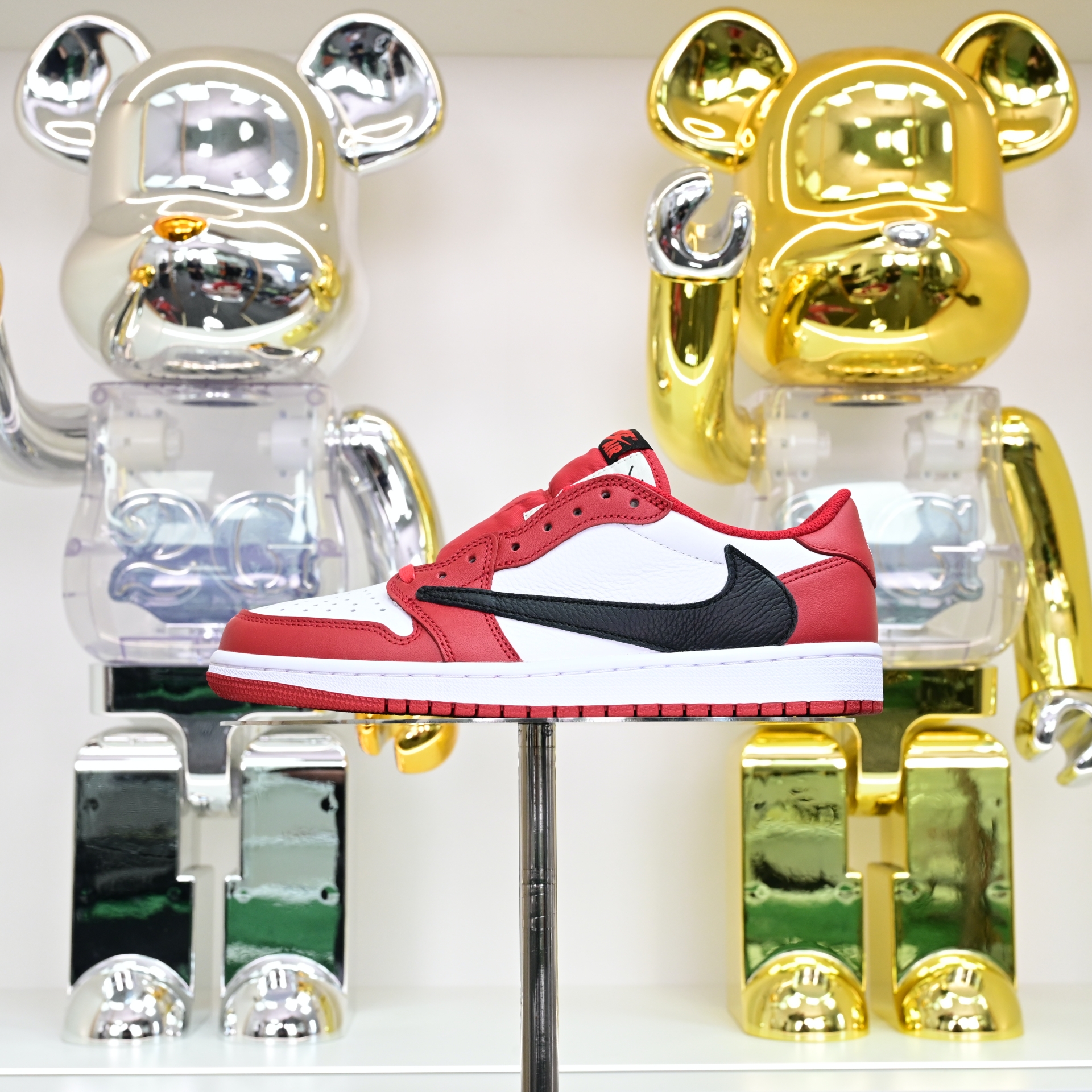 Travis Scott x Air Jordan 1 Low “Chicago”  DM7866-101