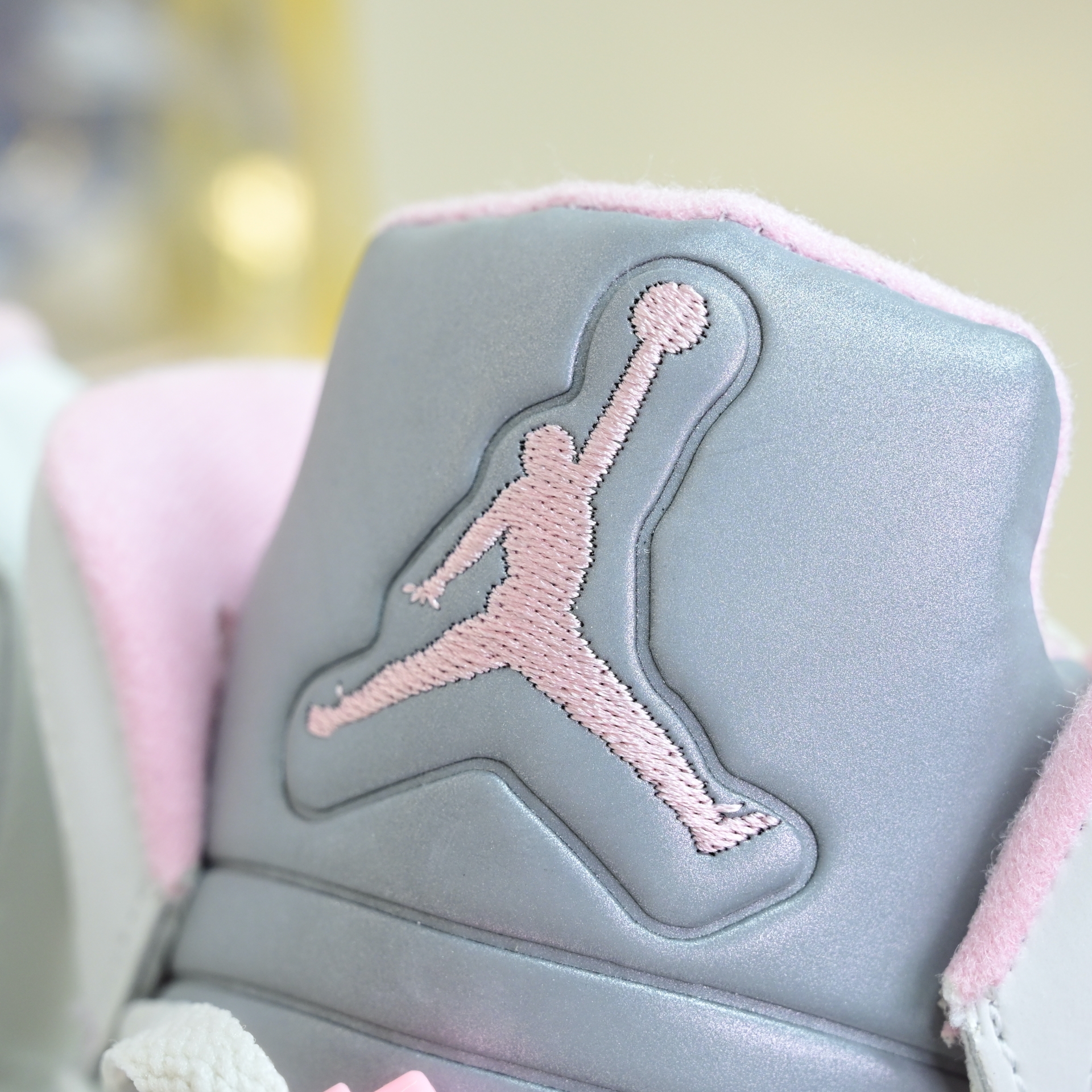 Air Jordan 5“Medium Soft Pink” HQ7978-102