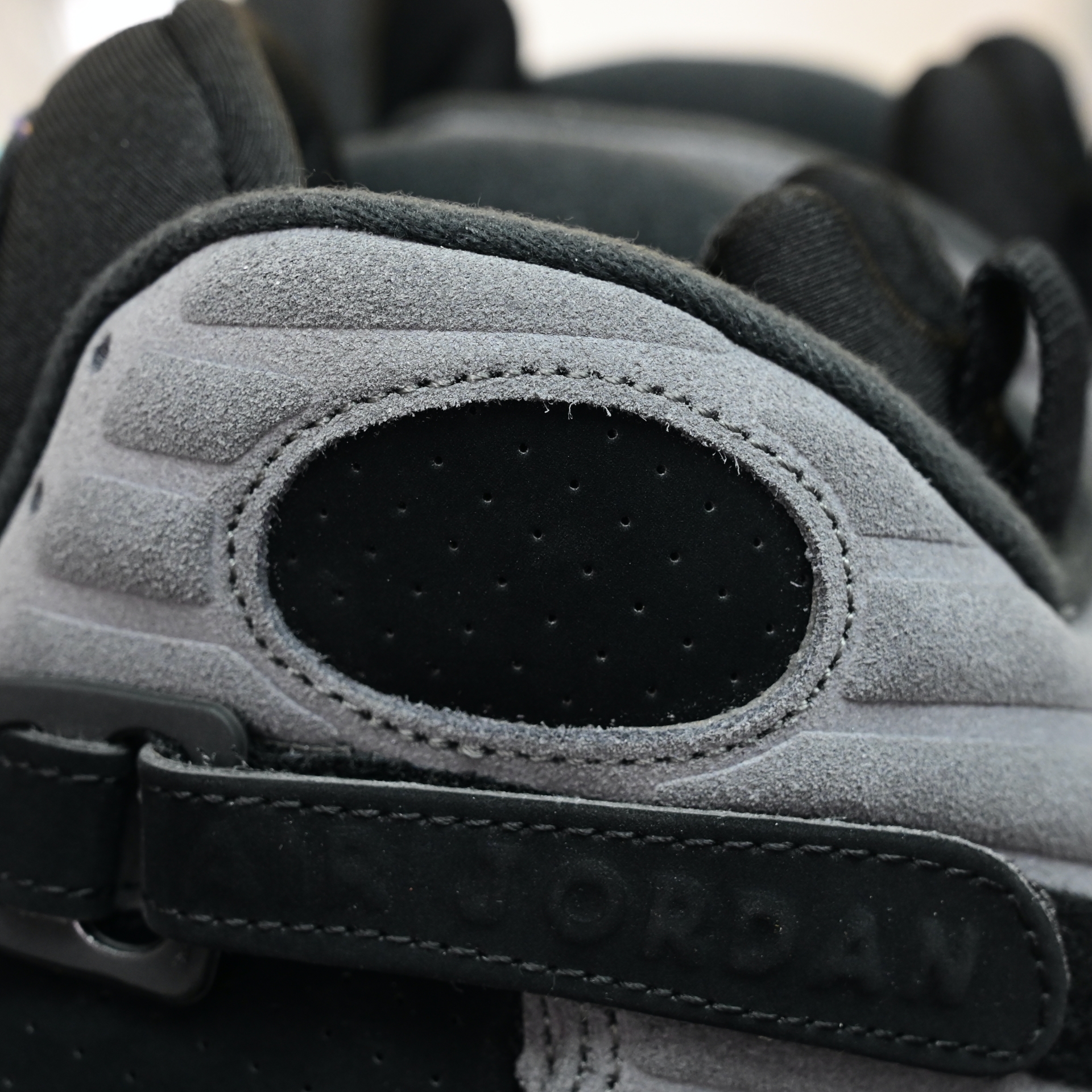 Air Jordan 8  RETRO 2025   305381-006