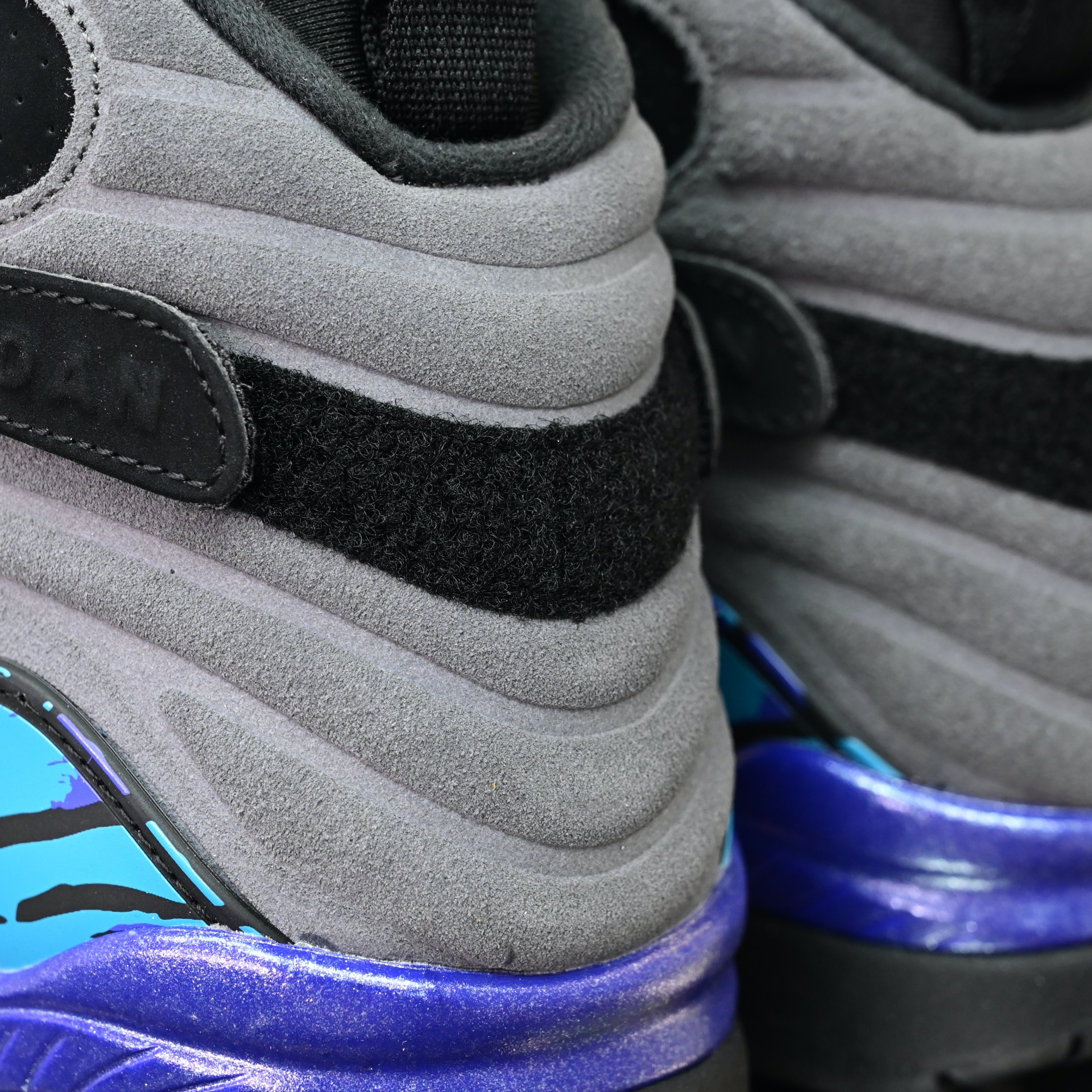 Air Jordan 8  RETRO 2025   305381-006