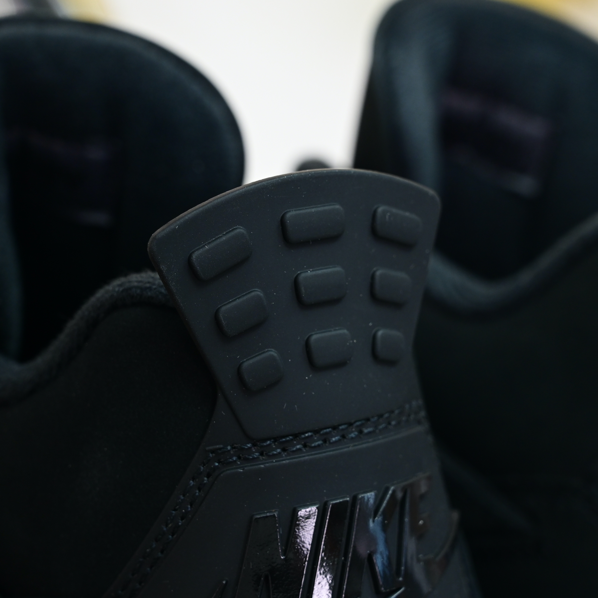 AIR JORDAN 4 RETRO 'BLACK CAT' 2025   FV5029-010