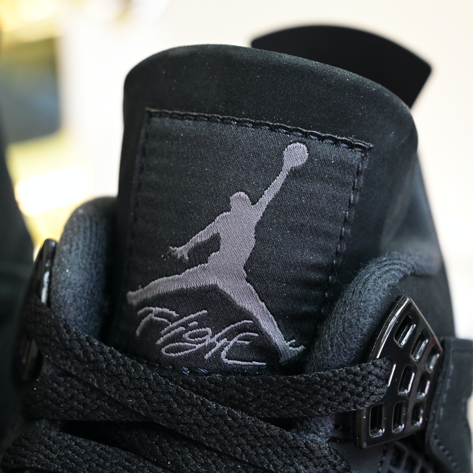AIR JORDAN 4 RETRO 'BLACK CAT' 2025   FV5029-010