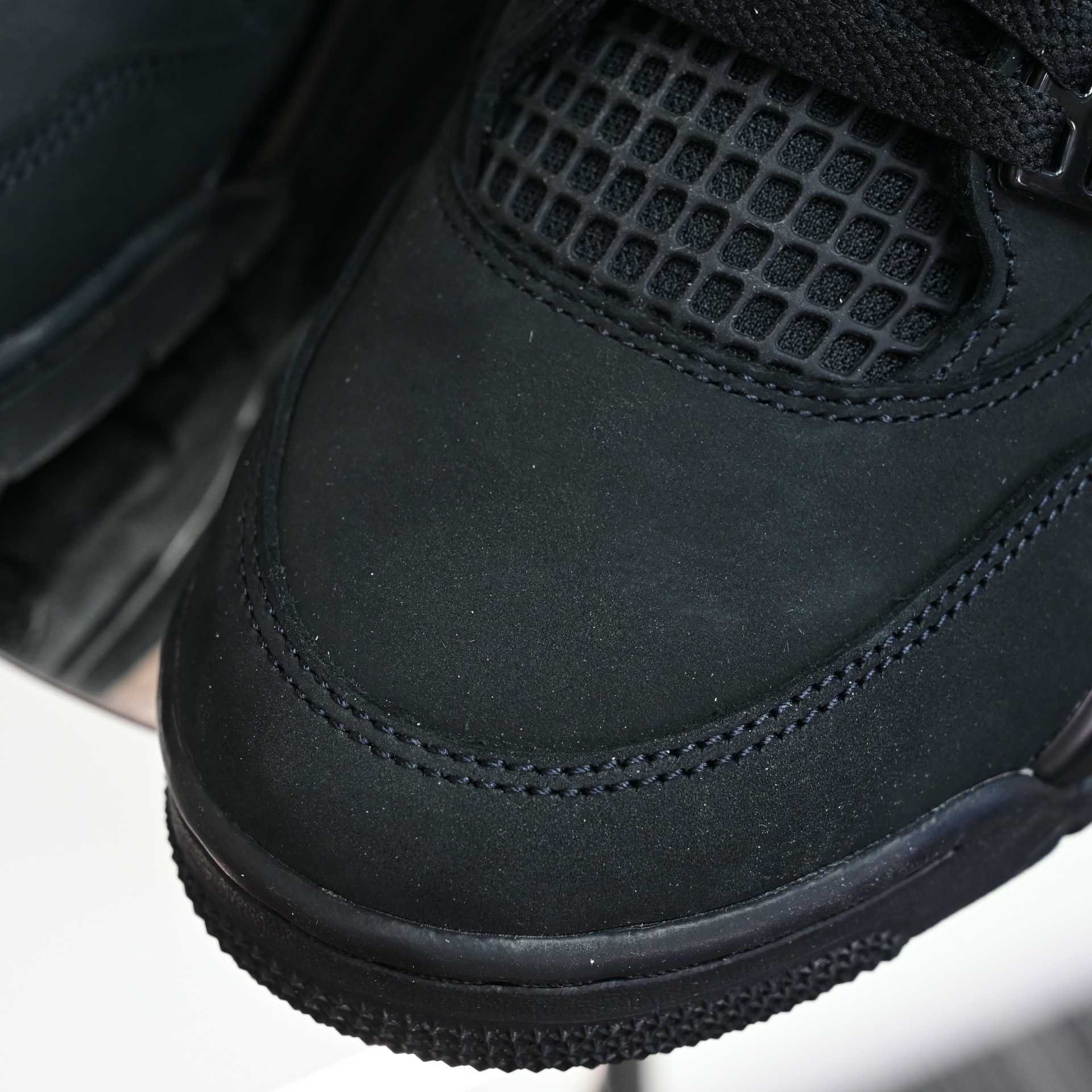 AIR JORDAN 4 RETRO 'BLACK CAT' 2025   FV5029-010