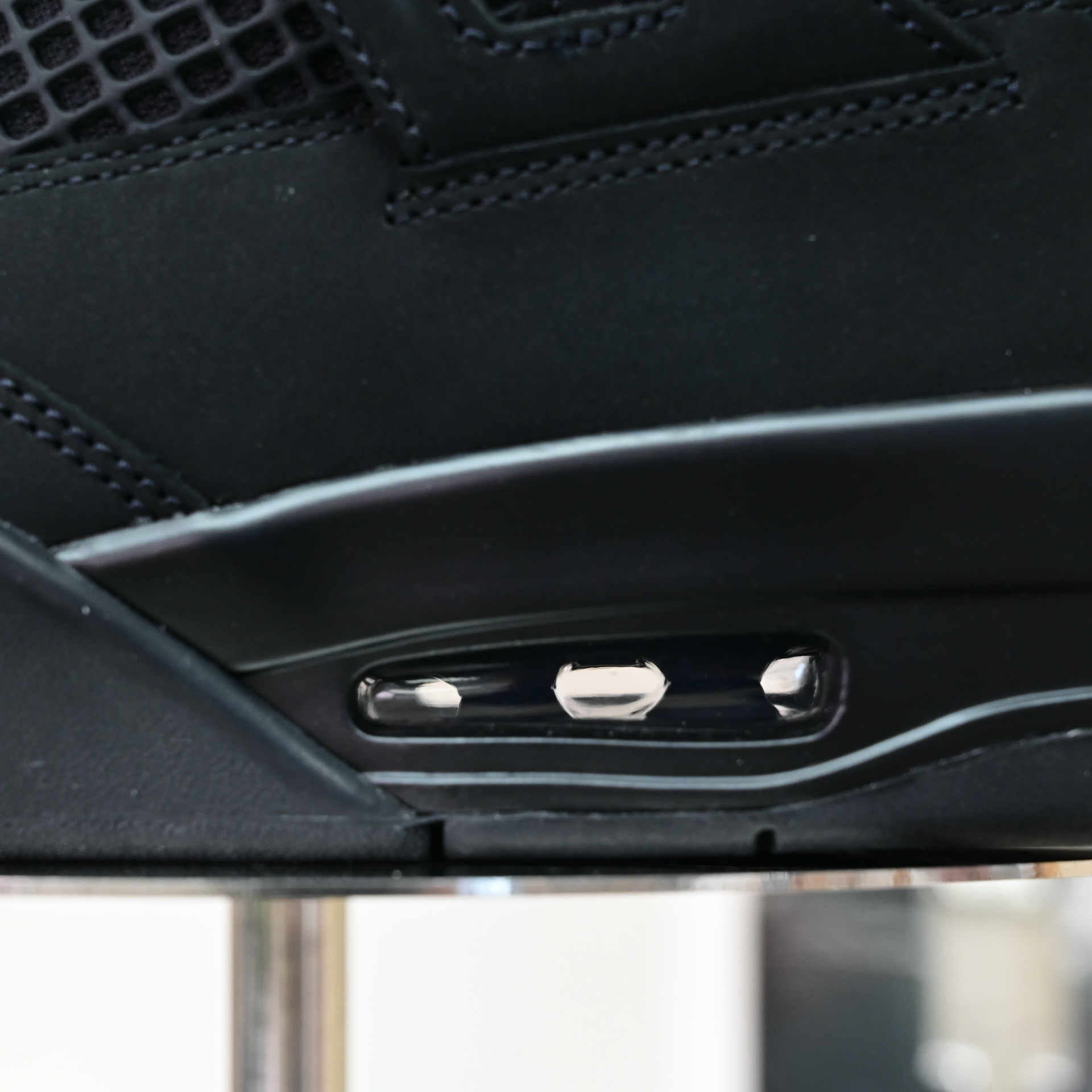 AIR JORDAN 4 RETRO 'BLACK CAT' 2025   FV5029-010