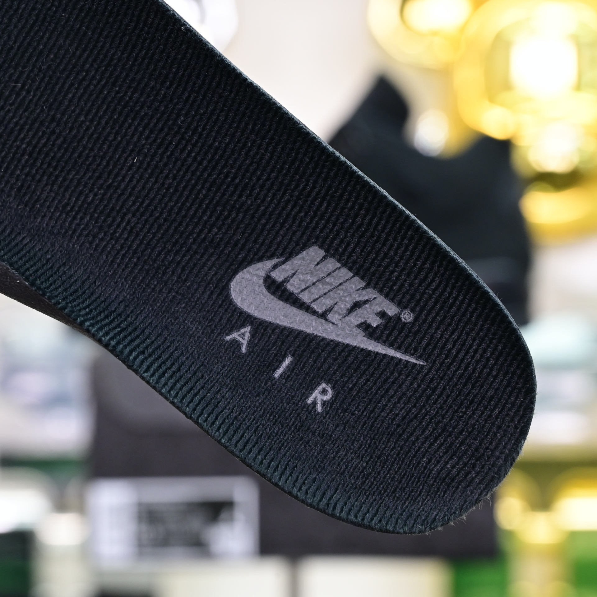 AIR JORDAN 4 RETRO 'BLACK CAT' 2025   FV5029-010