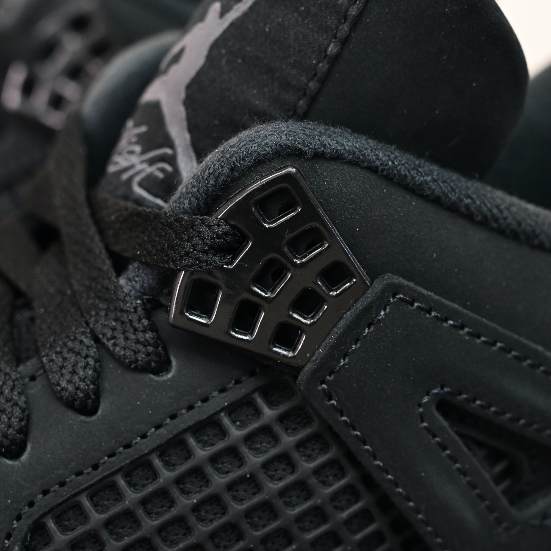 AIR JORDAN 4 RETRO 'BLACK CAT' 2025   FV5029-010