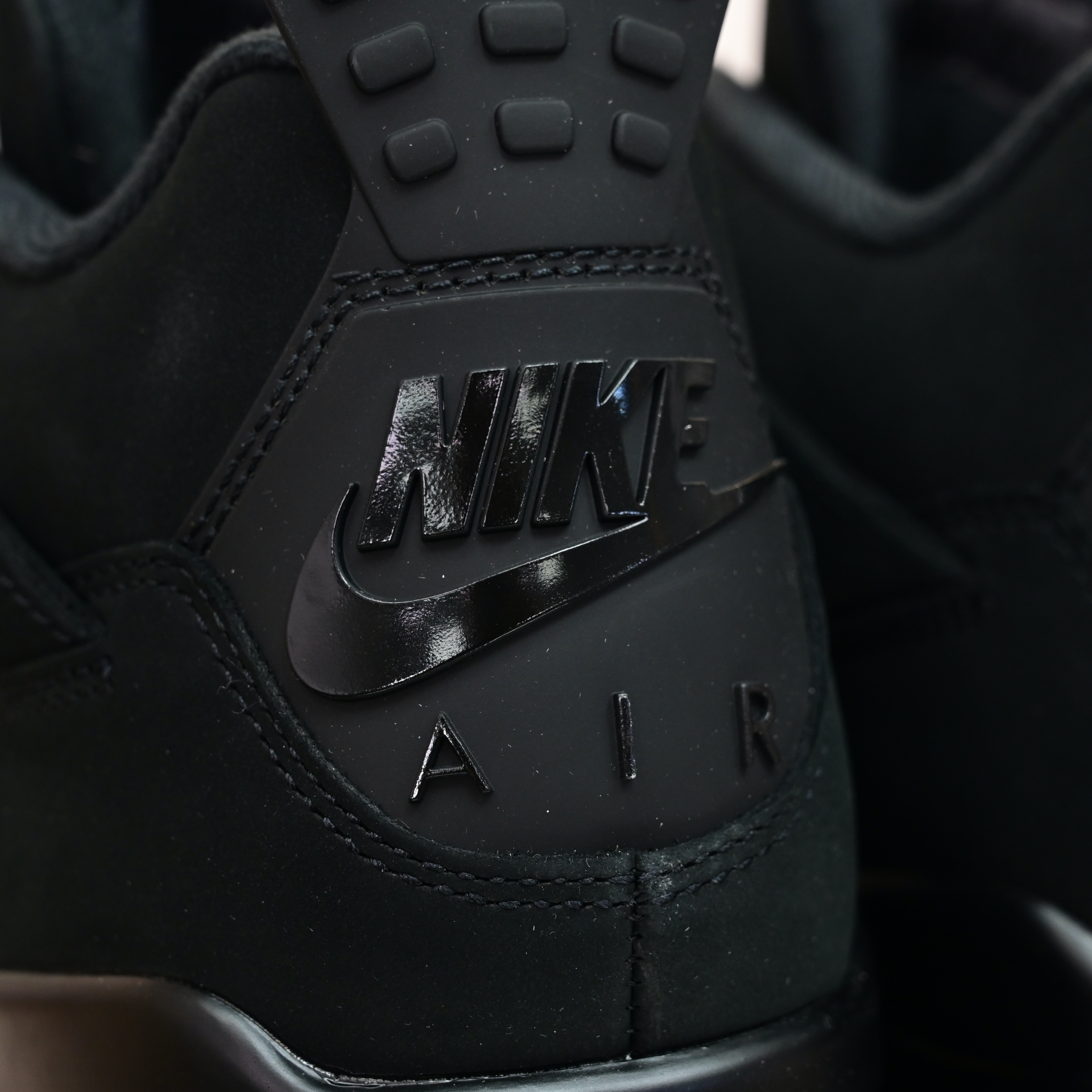 AIR JORDAN 4 RETRO 'BLACK CAT' 2025   FV5029-010