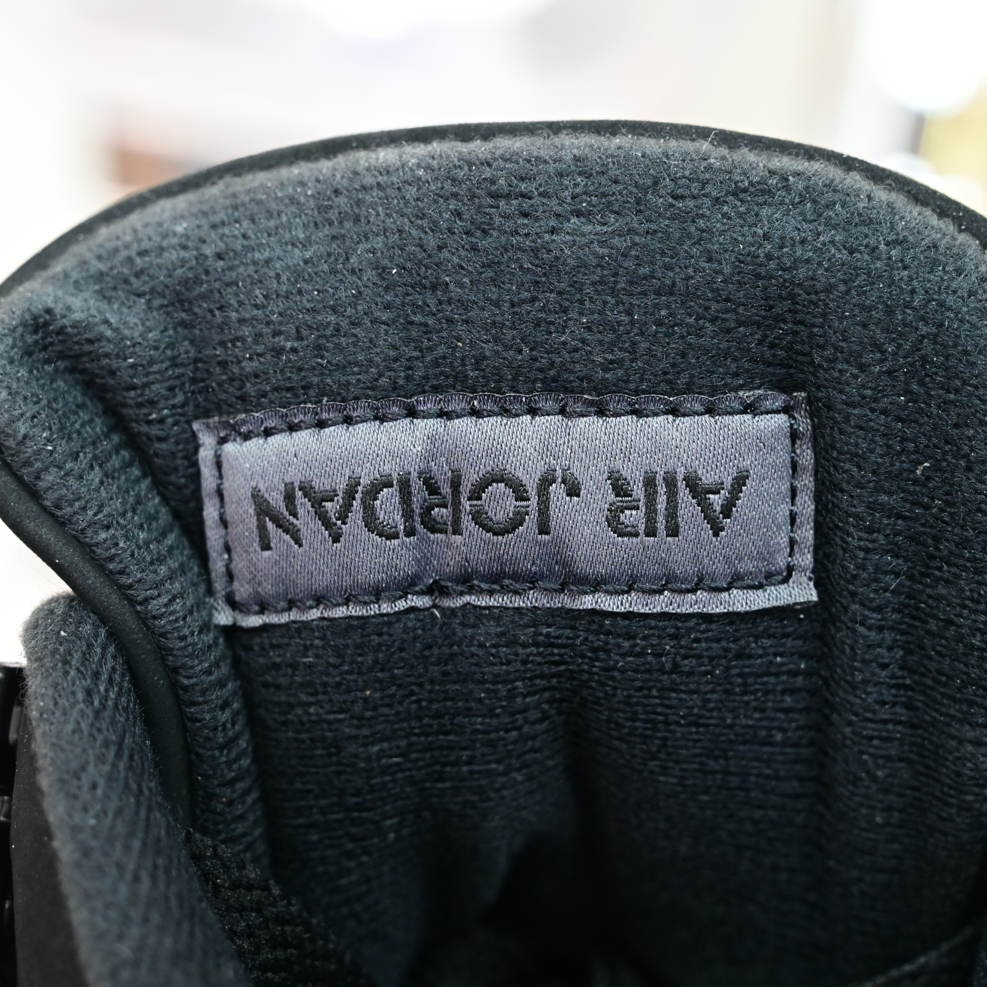 AIR JORDAN 4 RETRO 'BLACK CAT' 2025   FV5029-010